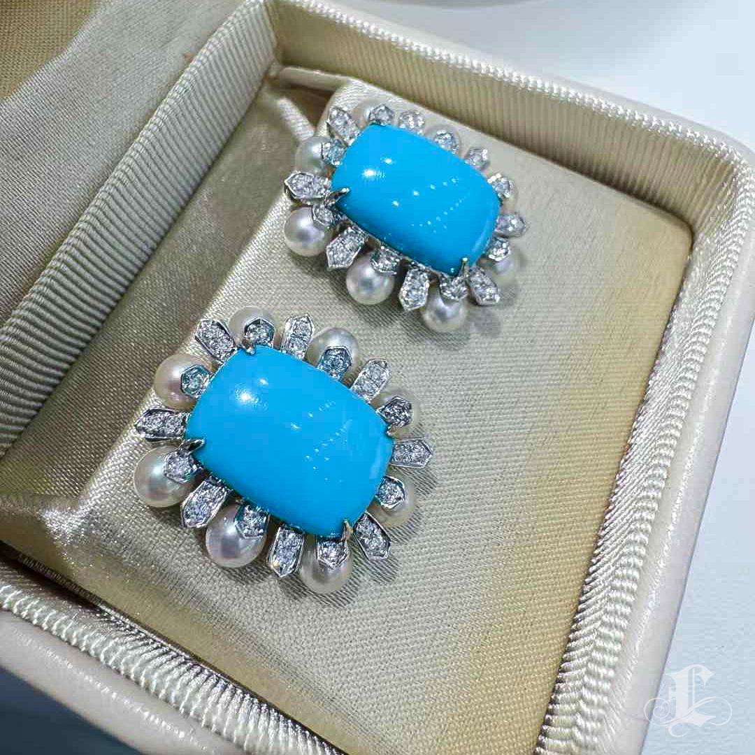 【Caelmare】8.3ct Natural Turquoise, Diamond & Baby Akoya Pearl Halo Earrings en vente 1