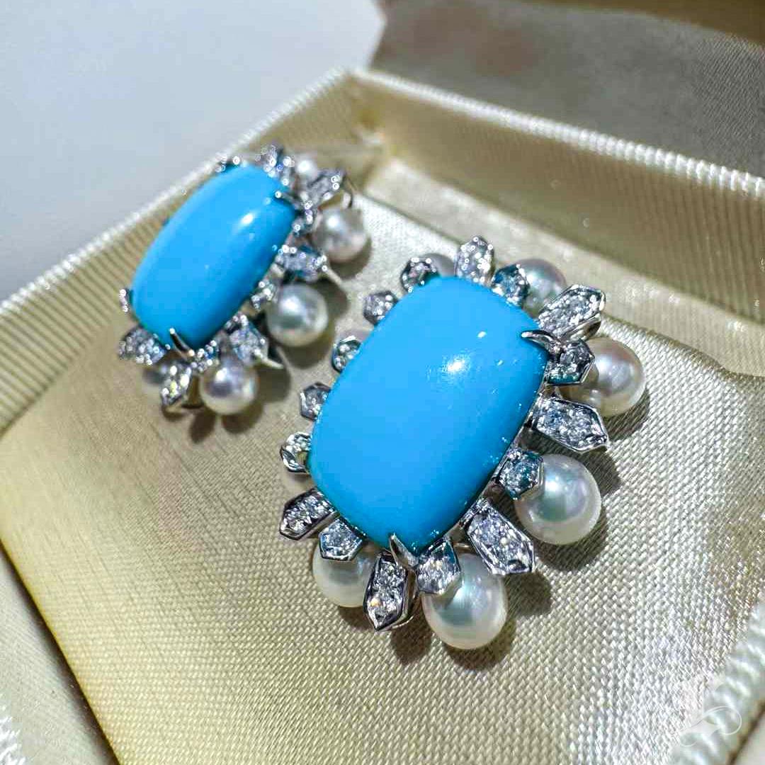 【Caelmare】8.3ct Natural Turquoise, Diamond & Baby Akoya Pearl Halo Earrings en vente 3