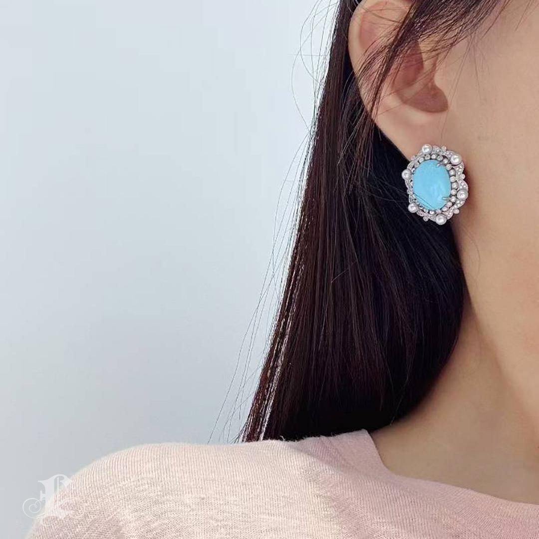 【Caelmare】Azure Bloom Turquoise and Akoya Pearl Diamond Earrings and Pendant Set In New Condition For Sale In New York, NY