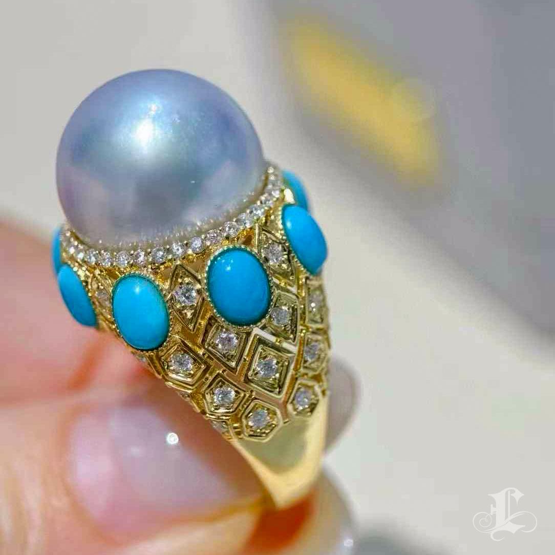 【Caelmare】 Anello di perle dei mari del sud ispirato alla corona barocca con diamanti e turchesi In condizioni Nuovo in vendita a New York, NY