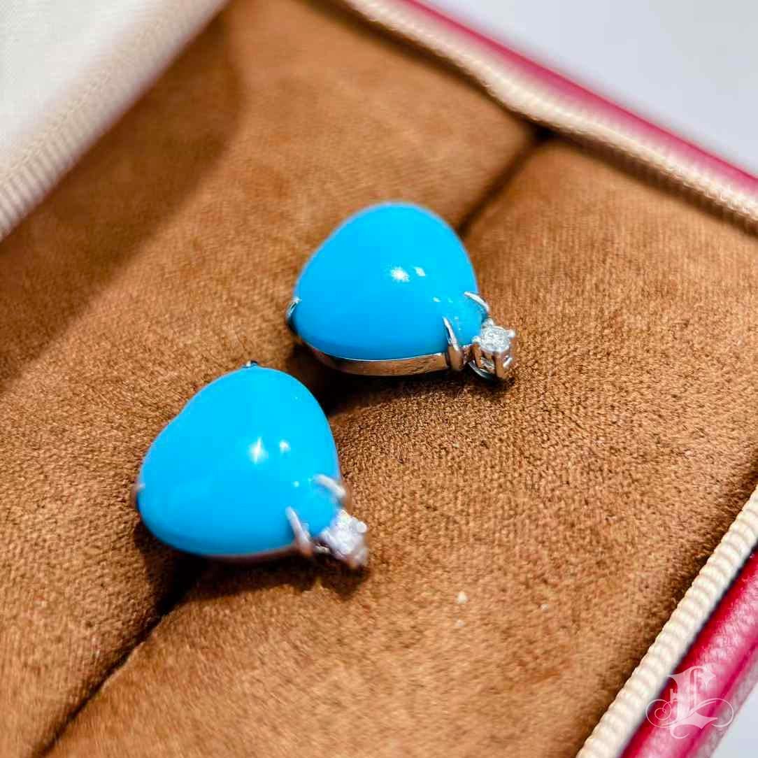 【Caelmare】Celeste Heart Turquoise & Akoya Pearl Detachable Earrings In New Condition For Sale In New York, NY