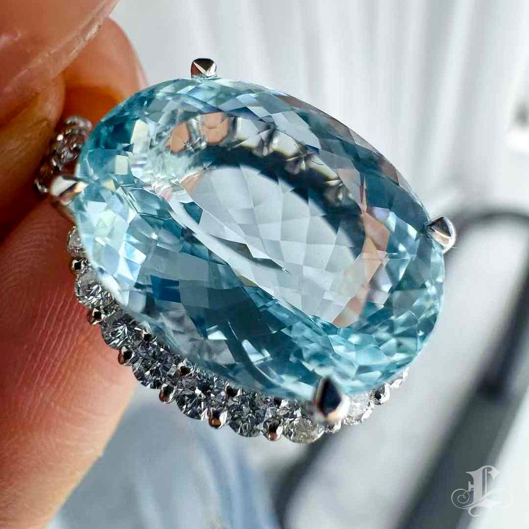 Grezzo CELESTIAL HALO - Collana con ciondolo in acquamarina naturale e diamanti da 12,93 carati in vendita