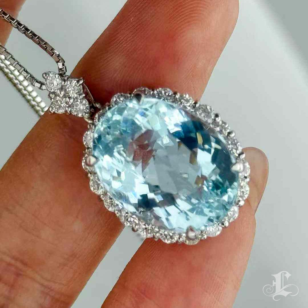 CELESTIAL HALO - Collana con ciondolo in acquamarina naturale e diamanti da 12,93 carati in vendita 1