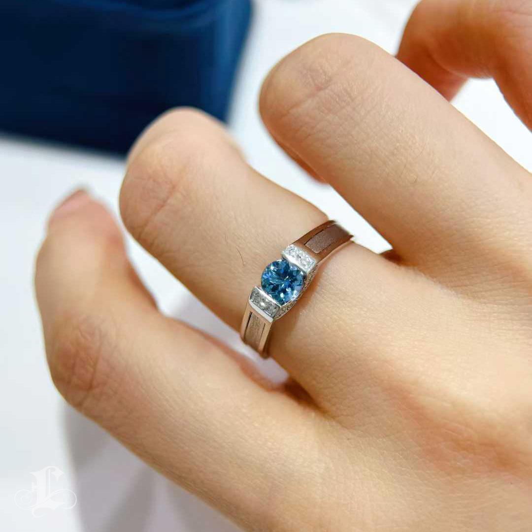 【Caelmare】0.47ct Aquamarin & Diamant Platin Ring (Rundschliff) im Angebot