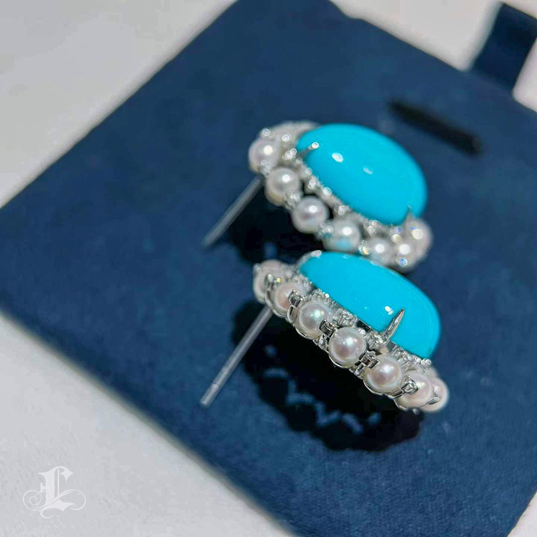 Orecchini a cerchio in turchese naturale e perla Akoya in vendita 3