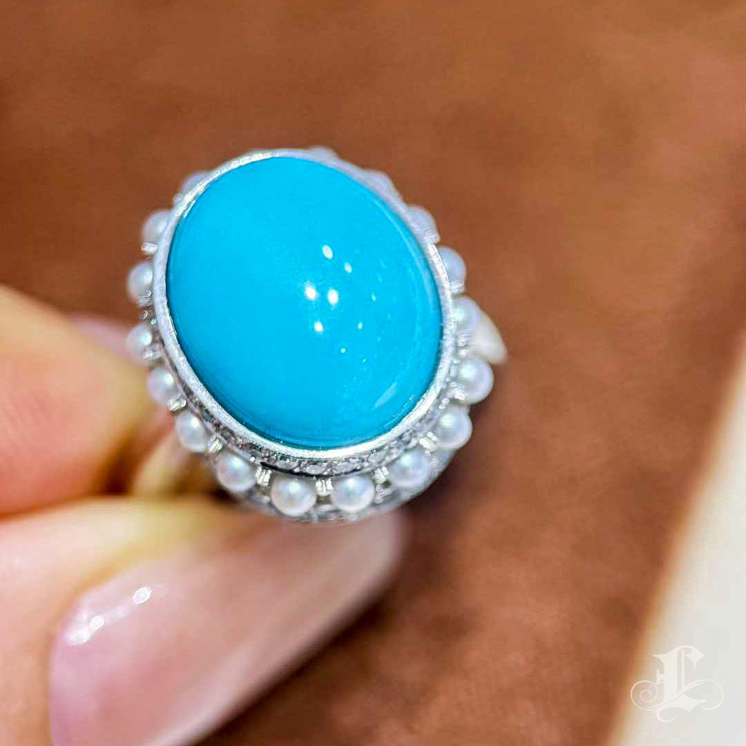 【Caelmare】Natural Turquoise Mini Pearl Diamond Halo Ring In New Condition For Sale In New York, NY