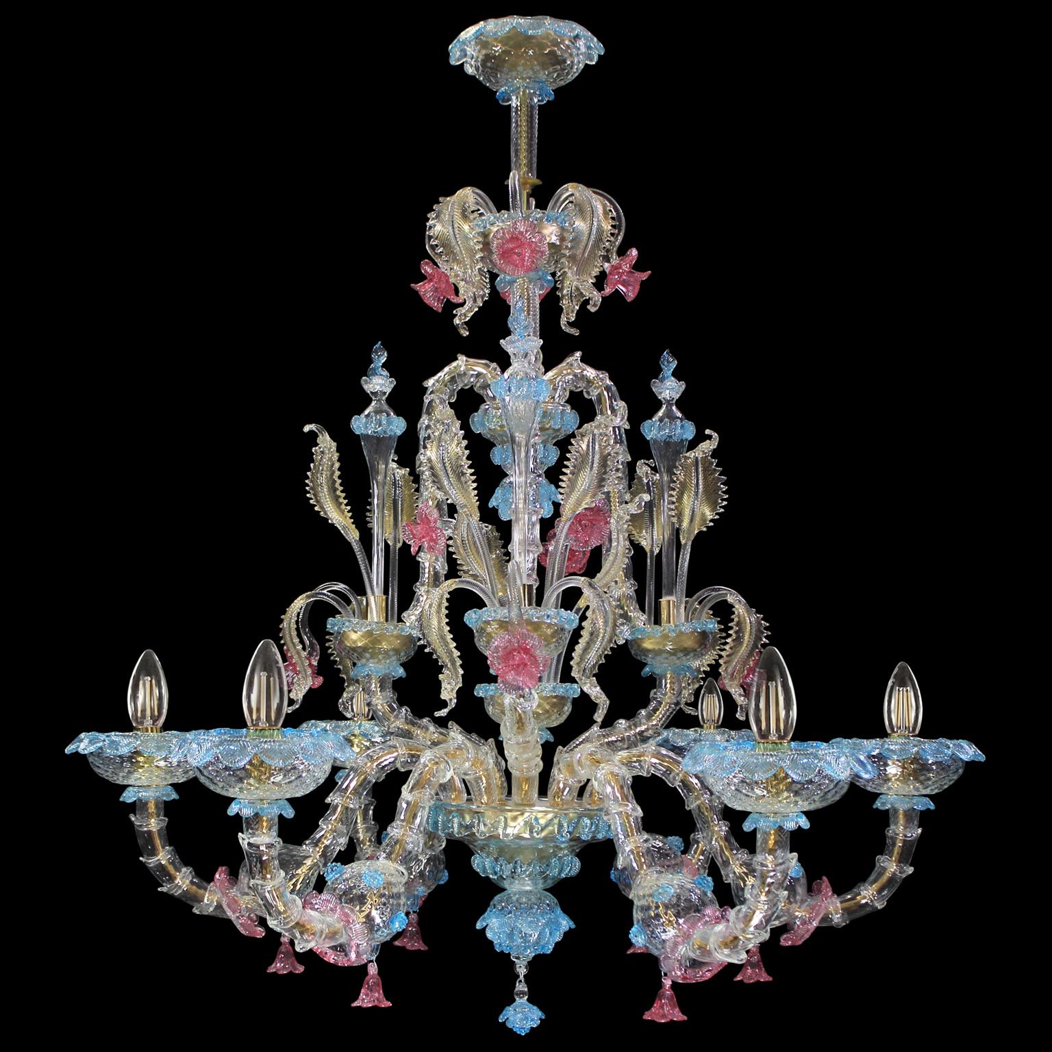 Caesar chandelier Rezzonico 6 lights, crystal, turquoise, pink, gold artistic glass details by Multiforme.
The name, as well as the structure evokes the splendour of the past centuries. It is an evergreen model, a Classic product manufactured by our