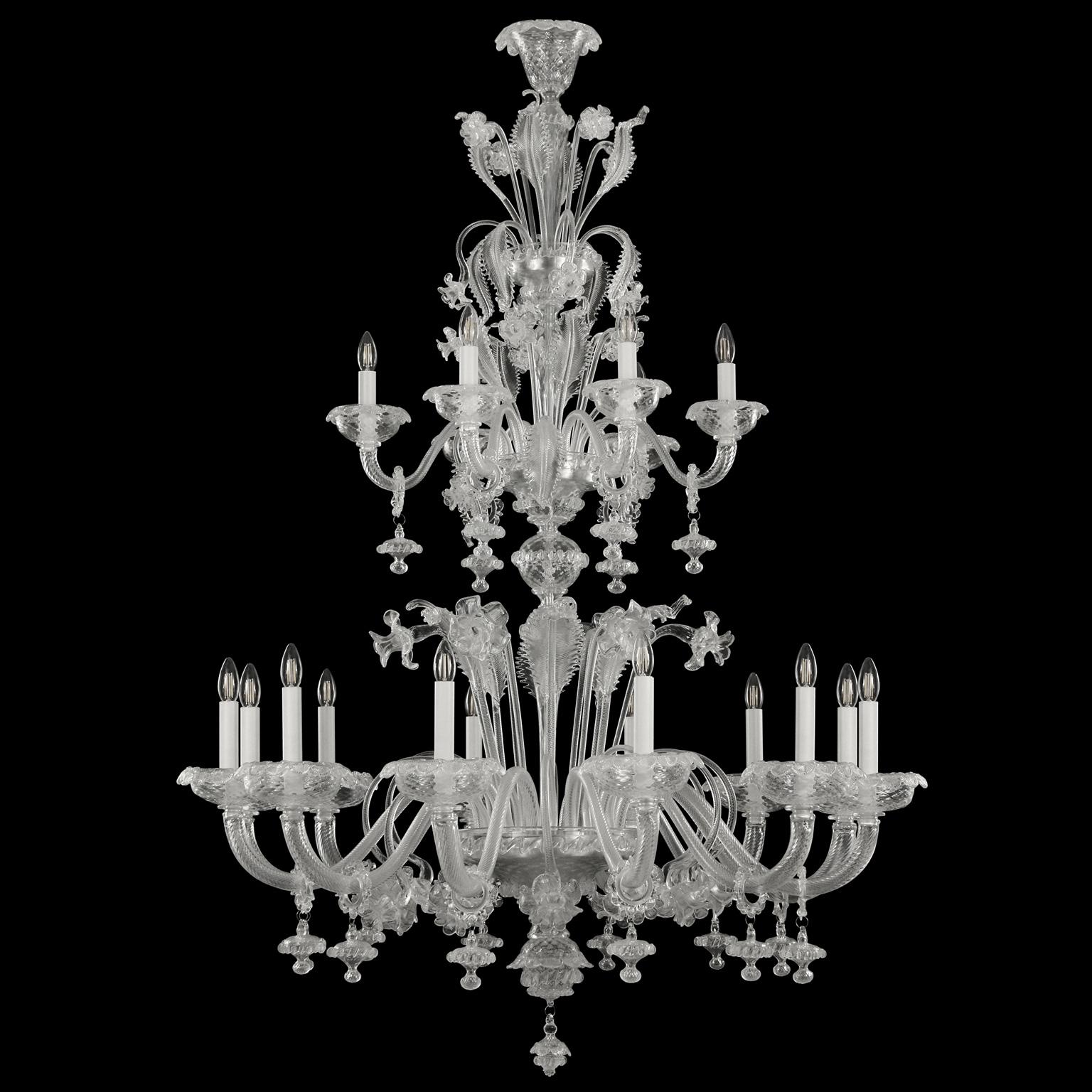 Caesar venetian italian chandelier 12+6 lights, crystal glass with ornamental crest by Multiforme
The name, as well as the structure evokes the splendour of the past centuries. It is an evergreen model, a Classic product manufactured by our skilled