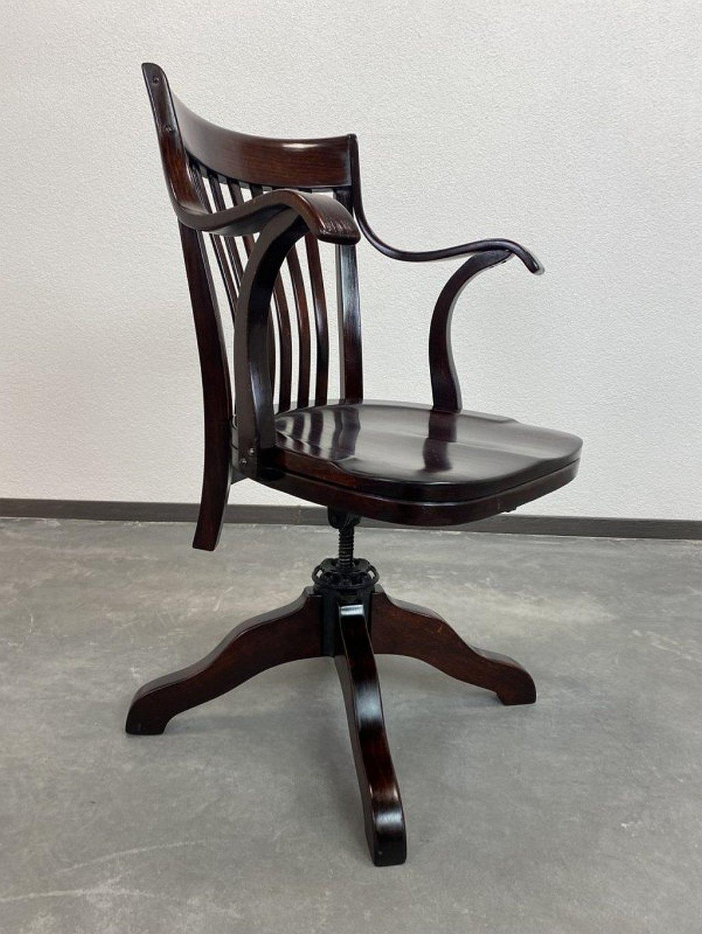 Cafe Capua Desk Chair No.669 by Adolf Loos In Excellent Condition For Sale In Banská Štiavnica, SK