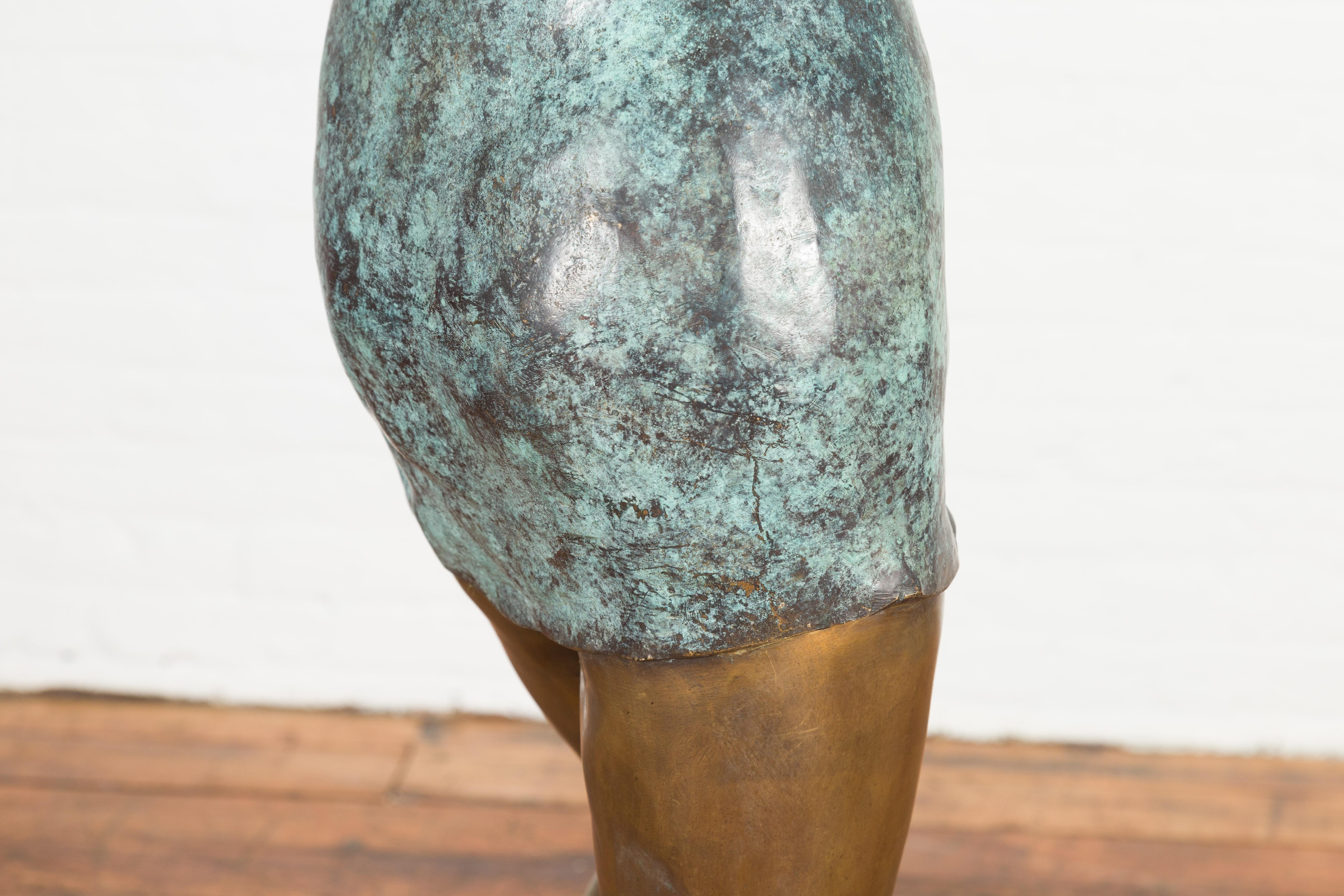 Café Girl, statue en bronze grandeur nature avec bronze appliqué à la main et patine vert-de-gris en vente 8