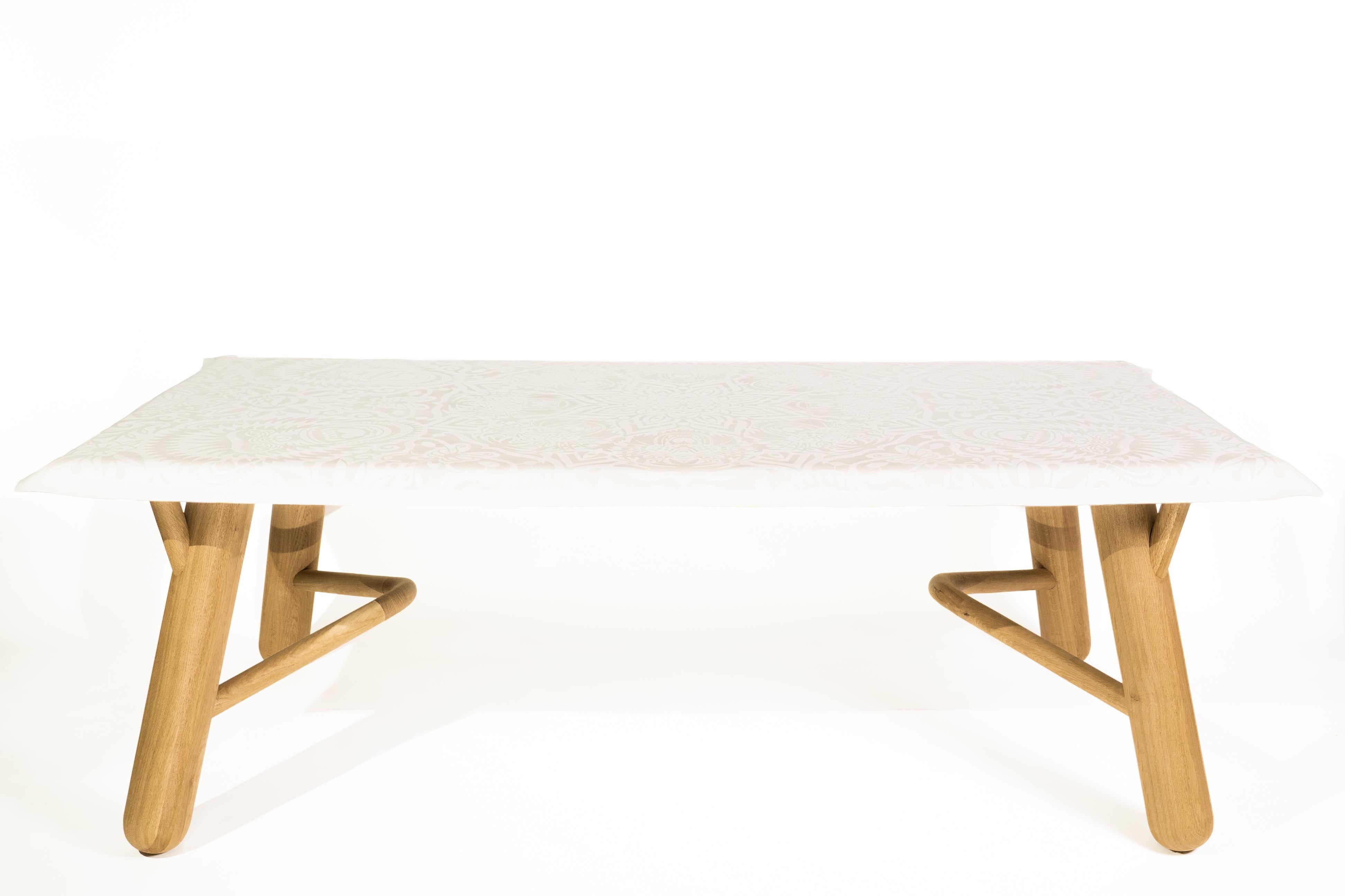 Table à manger de l'Atelier Ruben Van Megen
Dimensions : L 220 x D 100 x H 76 cm
Matériaux : Chêne, Surface solide.

Ruben van Megen (1984) diplômé  de l'Académie de design d'Eindhoven en 2012, en mettant l'accent sur l'espace public. Auparavant, il