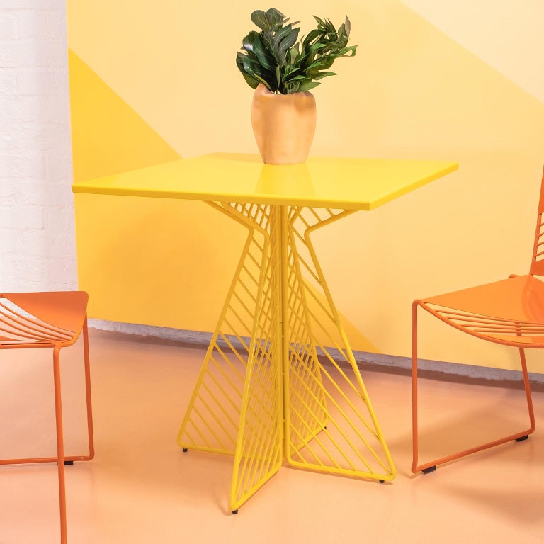 Bend Goods wire furniture
The cafe table is a wire dining table that can be flat packed for easy storage and portability. This wire table is great for outdoor use and commercial settings. Small enough for tight spaces, but with an hourglass shape