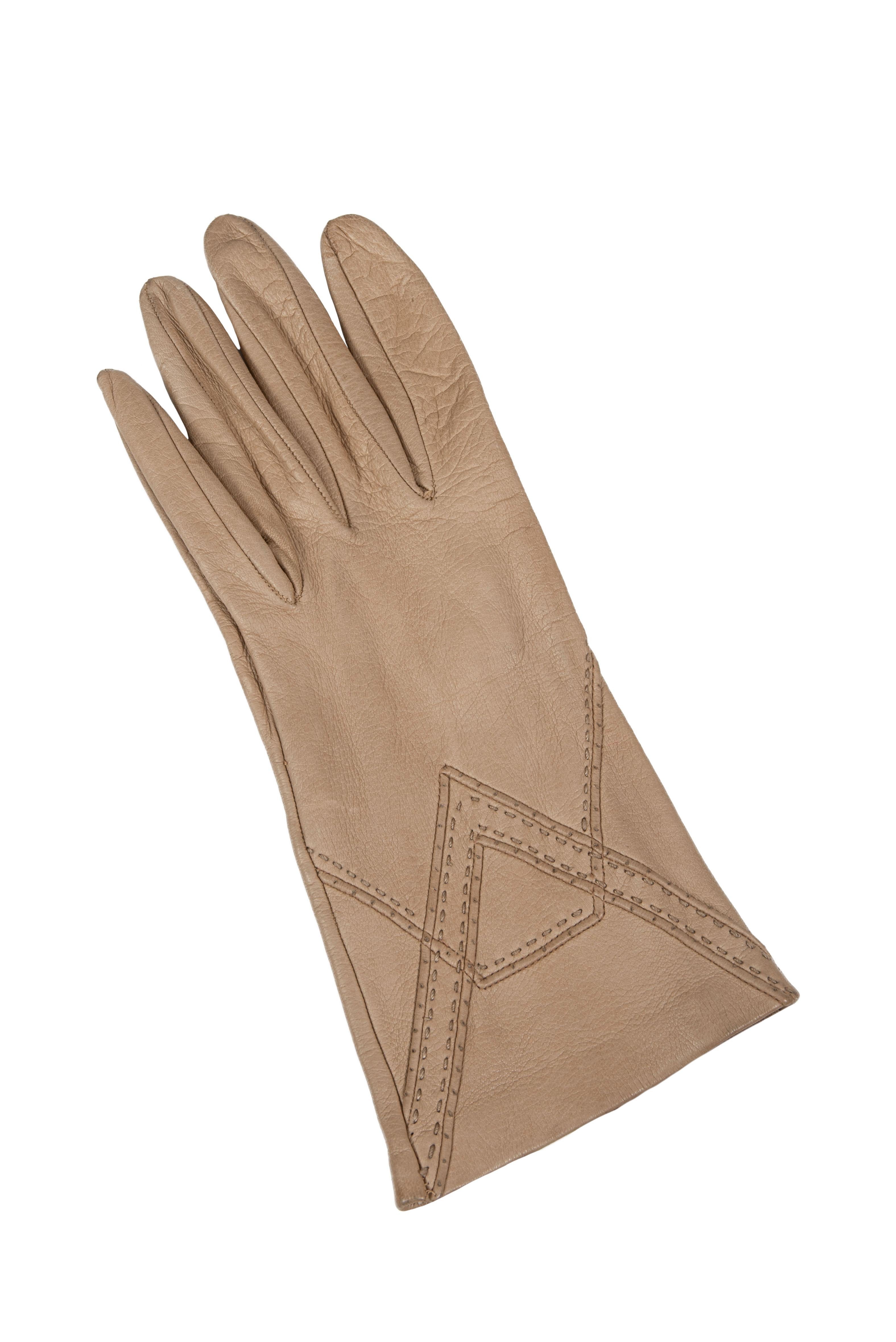 Women's Caffè Latte Beige Smooth Leather Gloves with Geometric Stitching, 1960s For Sale