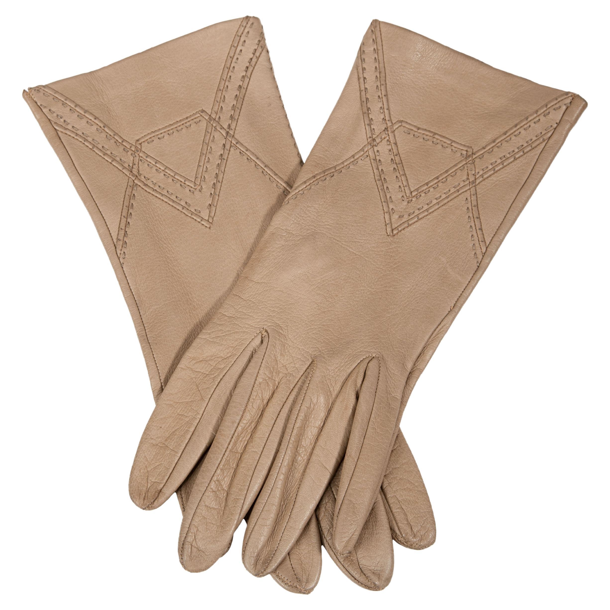 Caffè Latte Beige Smooth Leather Gloves with Geometric Stitching, 1960s For Sale