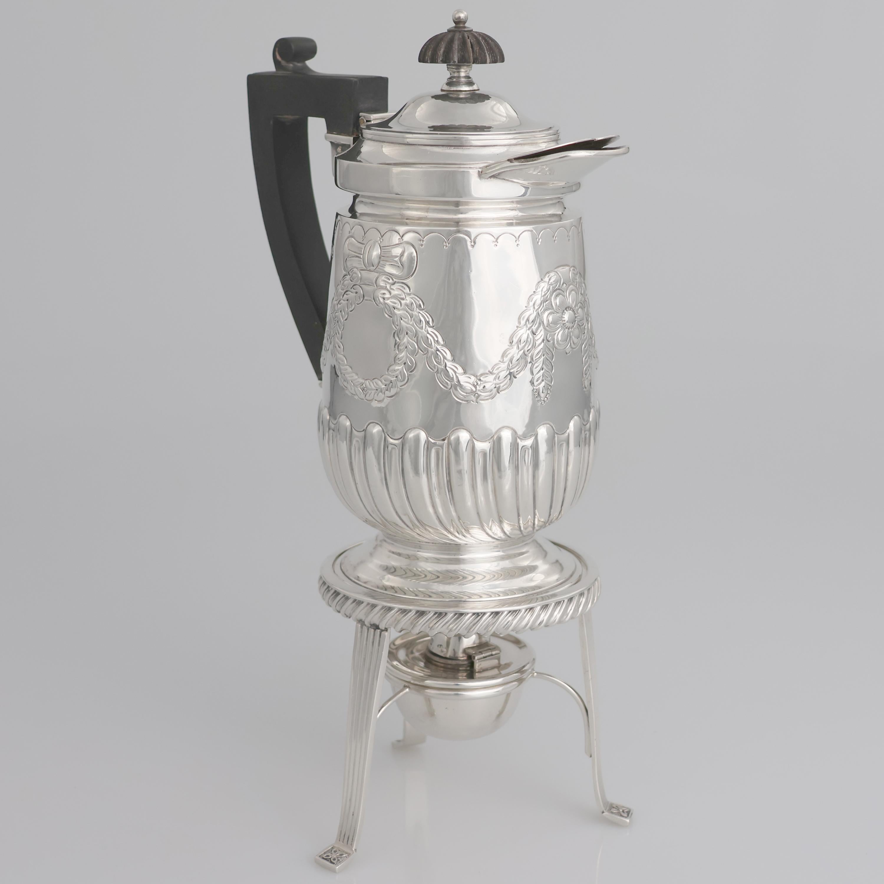 Late Victorian Caffettiera in argento Regina Vittoria; Hawksworth, Eyre & Co Ltd; Londra, 1898