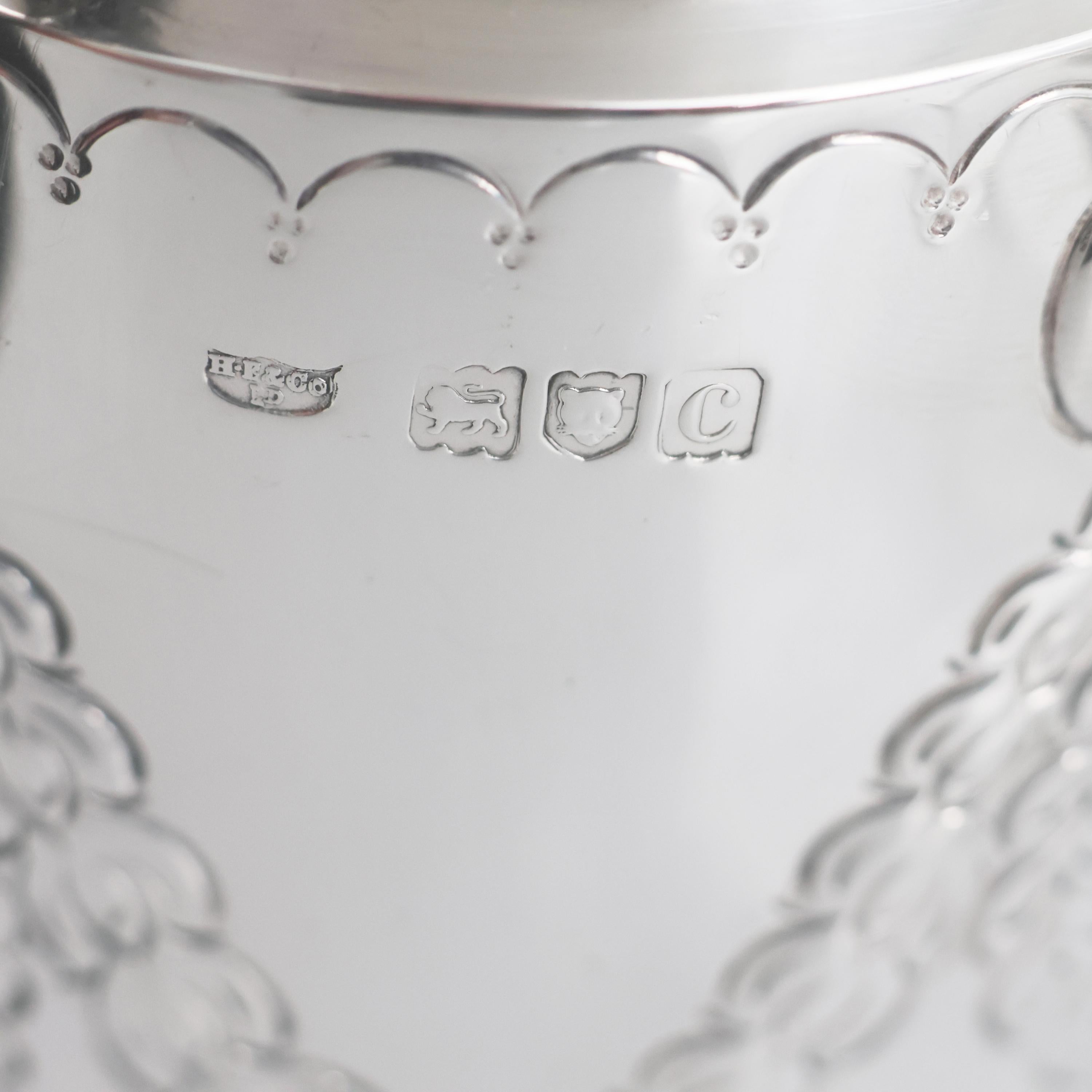 Late 19th Century Caffettiera in argento Regina Vittoria; Hawksworth, Eyre & Co Ltd; Londra, 1898