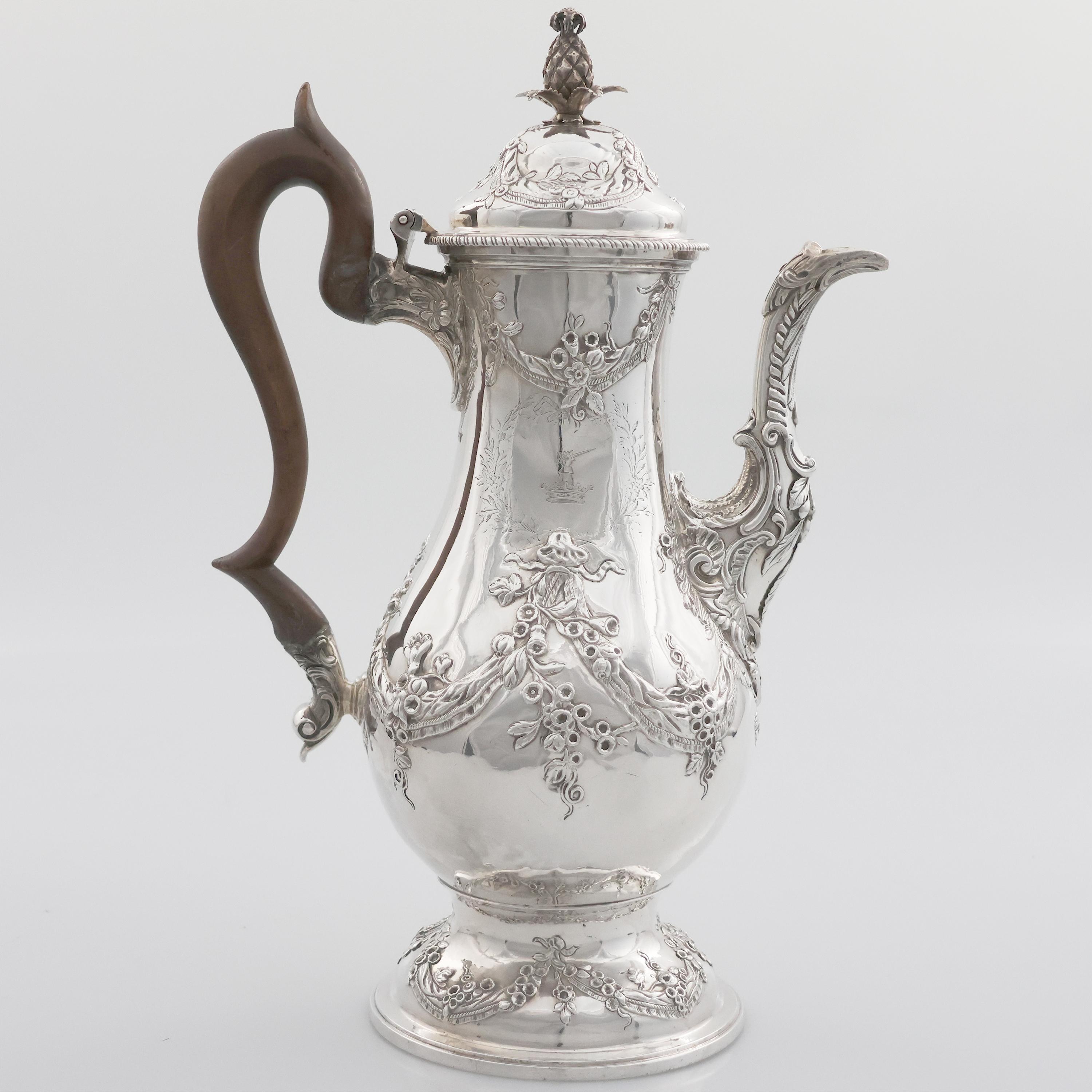 Luigi XVI Caffettiera in argento sterling Giorgio III, Charles Wright, Londra, 1771 in vendita