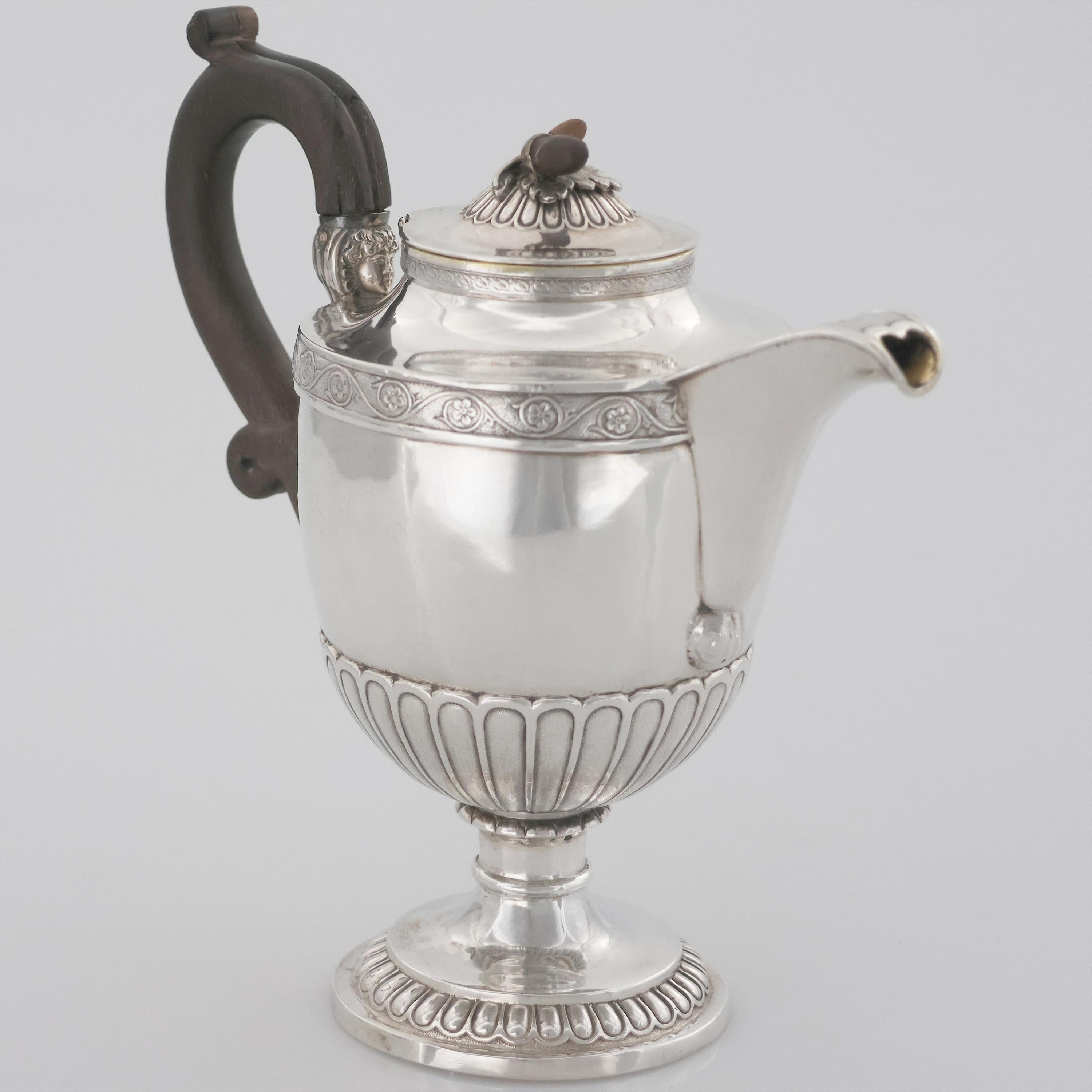 Caffettiera in argento sterling Giorgio IV, Paul Storr, Londra, 1823 In condizioni discrete in vendita a Brescia, IT