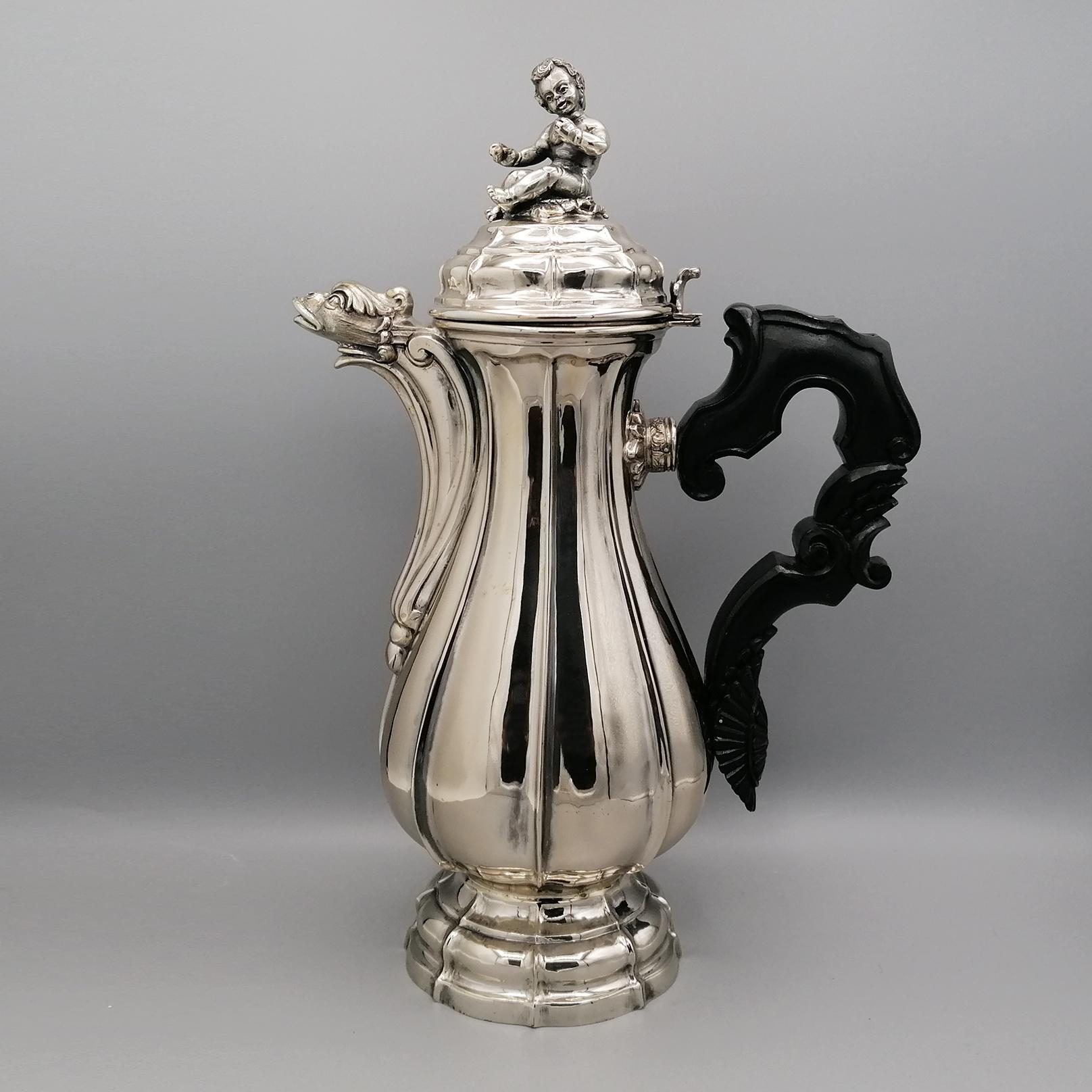 Italian Baroque style coffee pot in 800 solid silver, perfect copy of a coffee pot made by Domenico Tiomi in the first half of the 1700s.
The exceptionality of the original piece, as well as the perfect harmony of the lines, derives from the fact