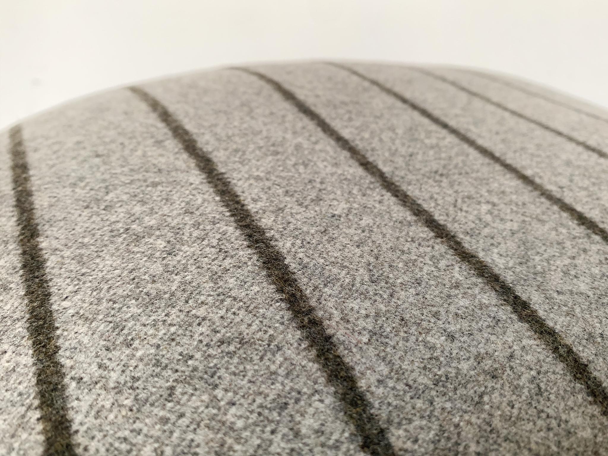 Cafiero Select Exclusive Oreillers en laine rayée personnalisés - une paire Neuf - En vente à New York, NY