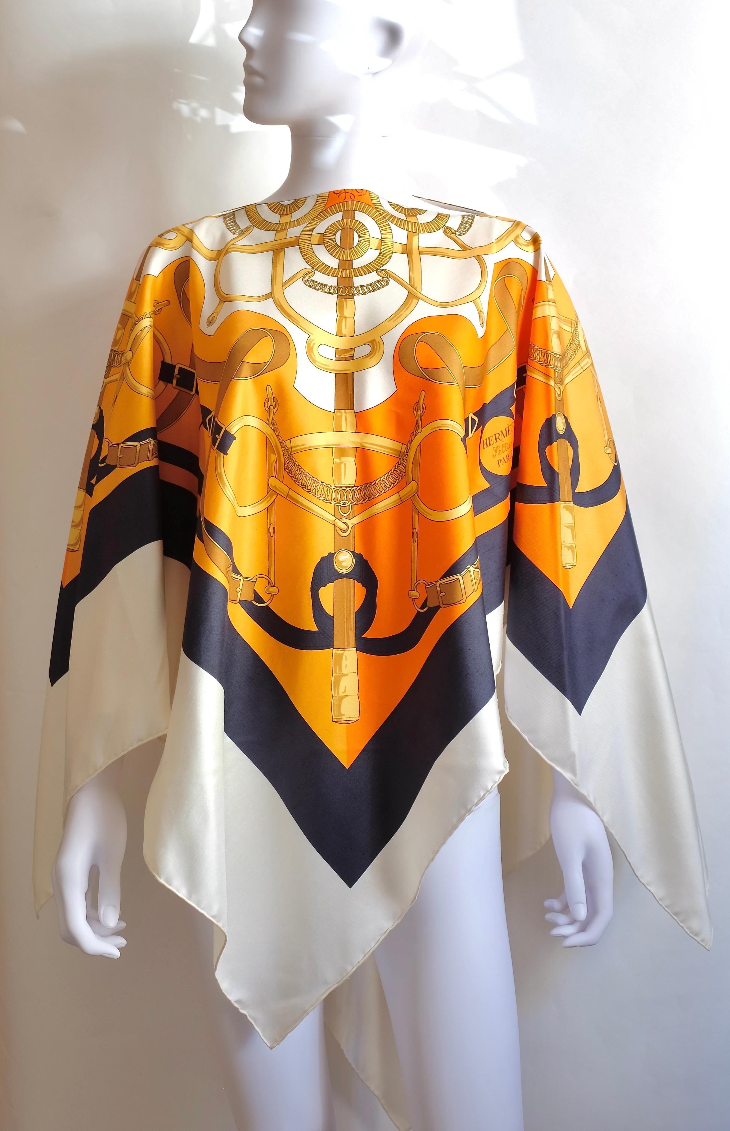 Hermès Vintage Selection by Corrado Luxury - Elegant poncho in gorgeous silk shantung one size the design is that of the iconic Carrè 
