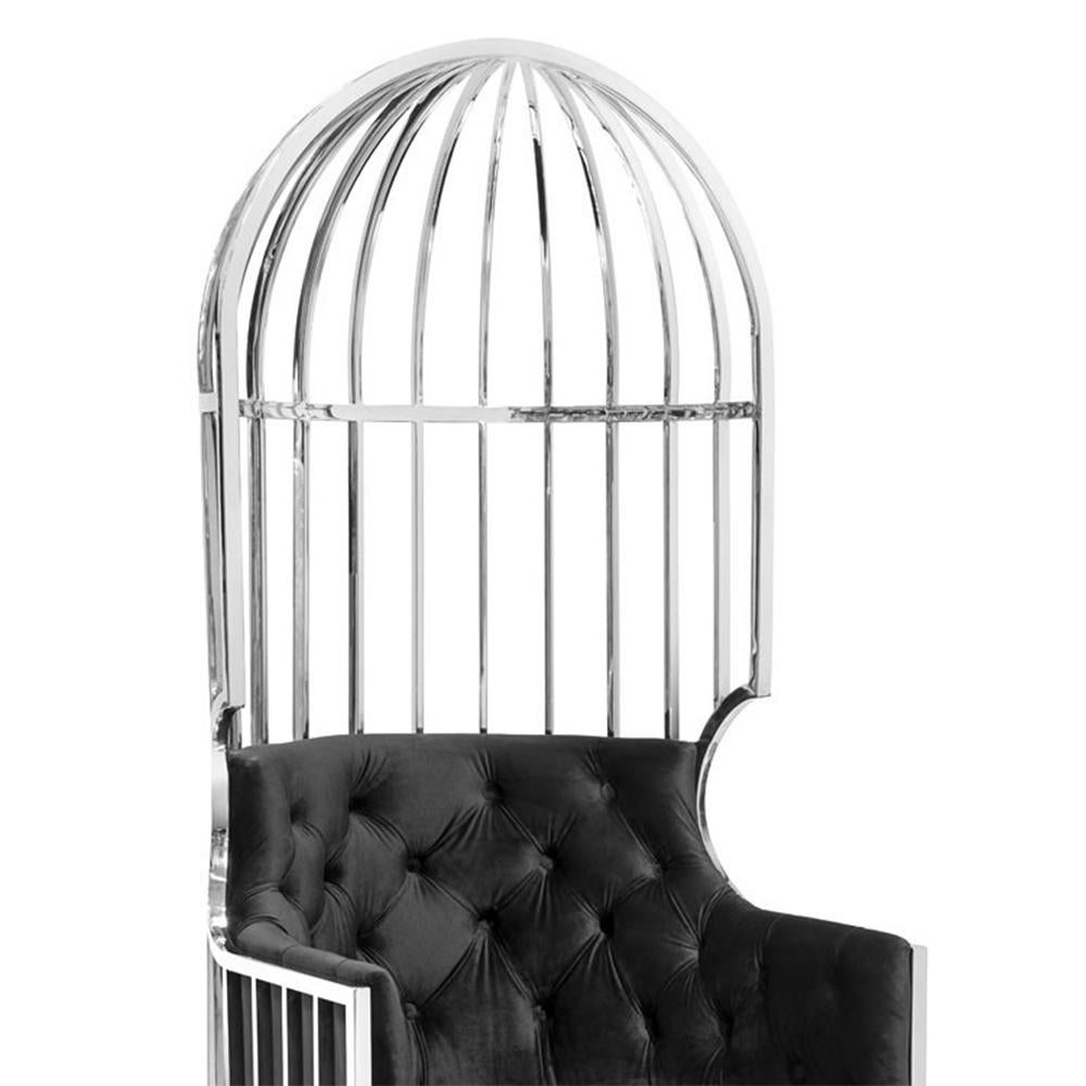 Armchair cage with metal structure in chrome finish
and with upholstered capitonated seat covered with
black velvet fabric.
