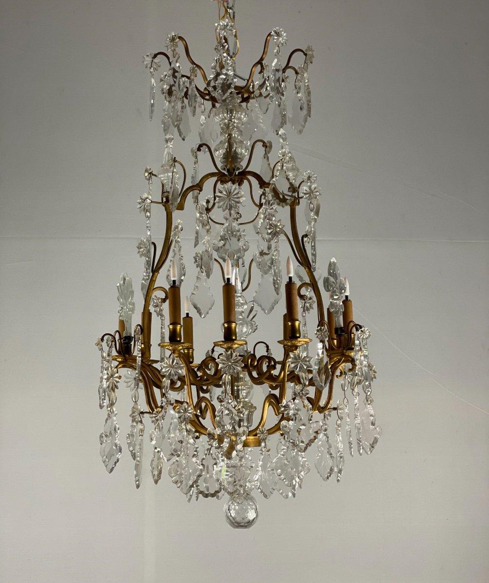 Gilded bronze chandelier adorned with pendants, 9 sconces.
