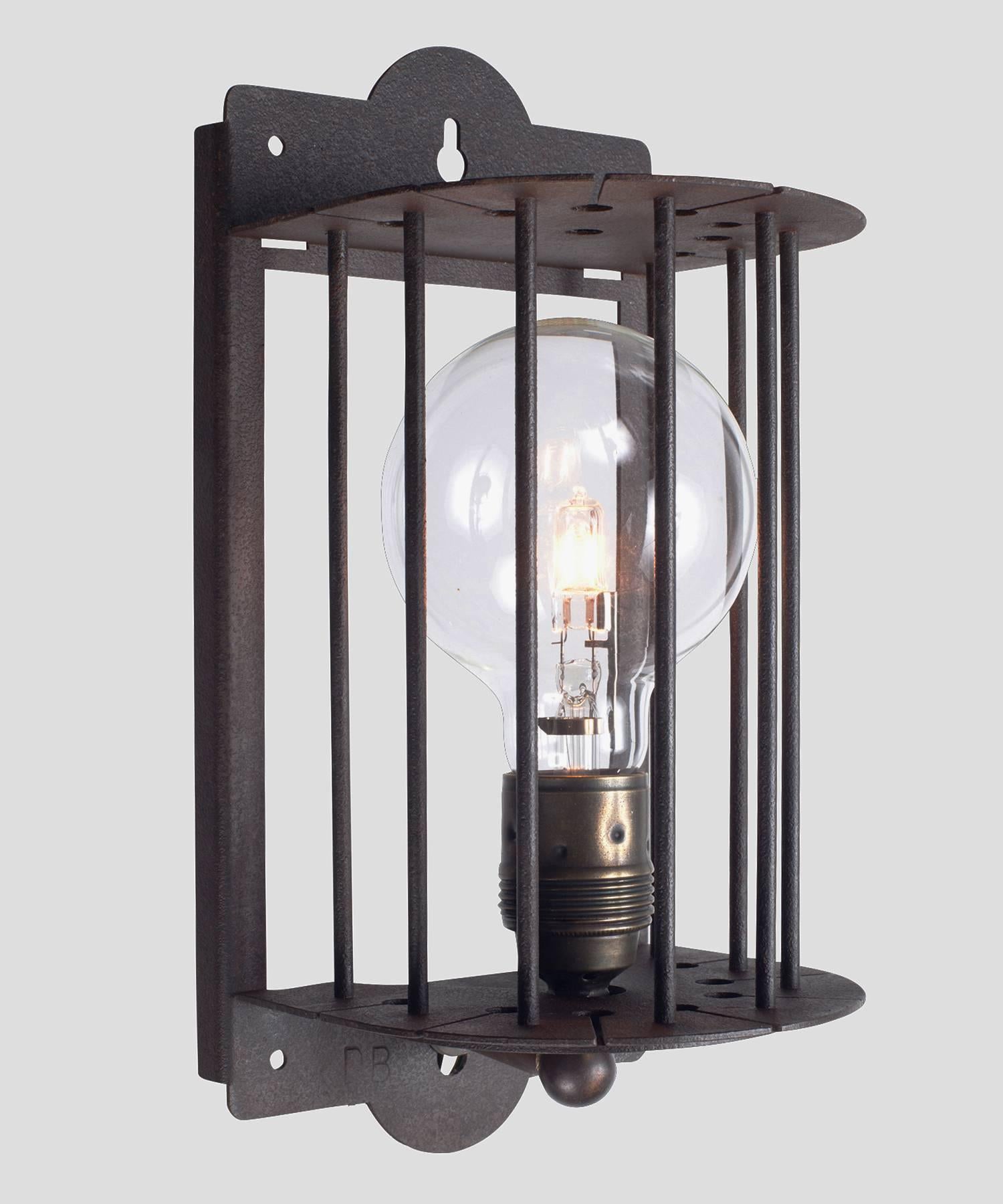 Caged Metal Sconce, Italy, 21st Century

Semicircular form with evenly placed decorative rods.

Italian industrial design with four-week lead time.