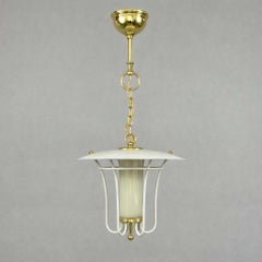 Farol colgante enjaulado de cristal opalino, crema y latón, Alemania Años 50