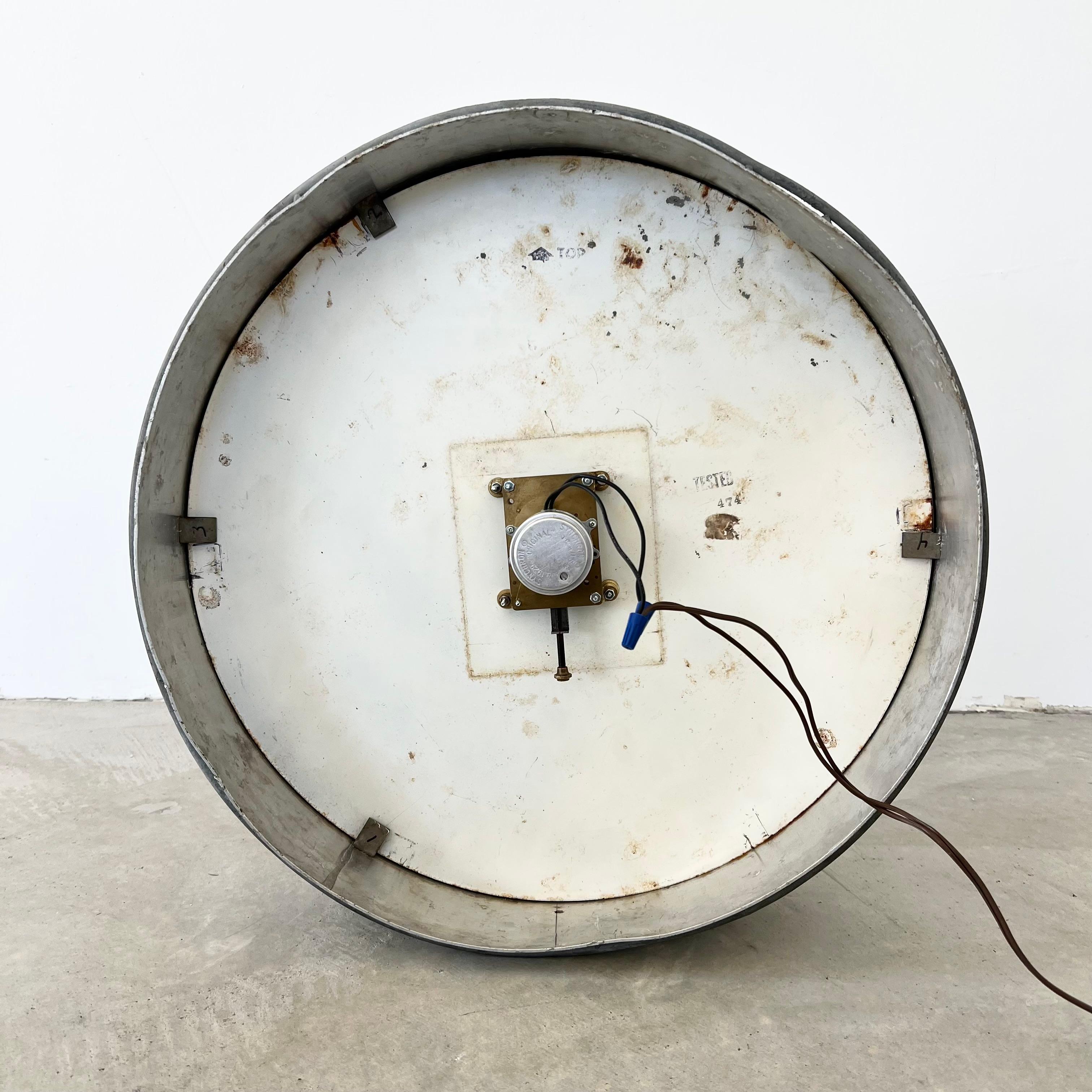 Gefangenenuhr mit Käfig, 1960er Jahre USA im Angebot 3