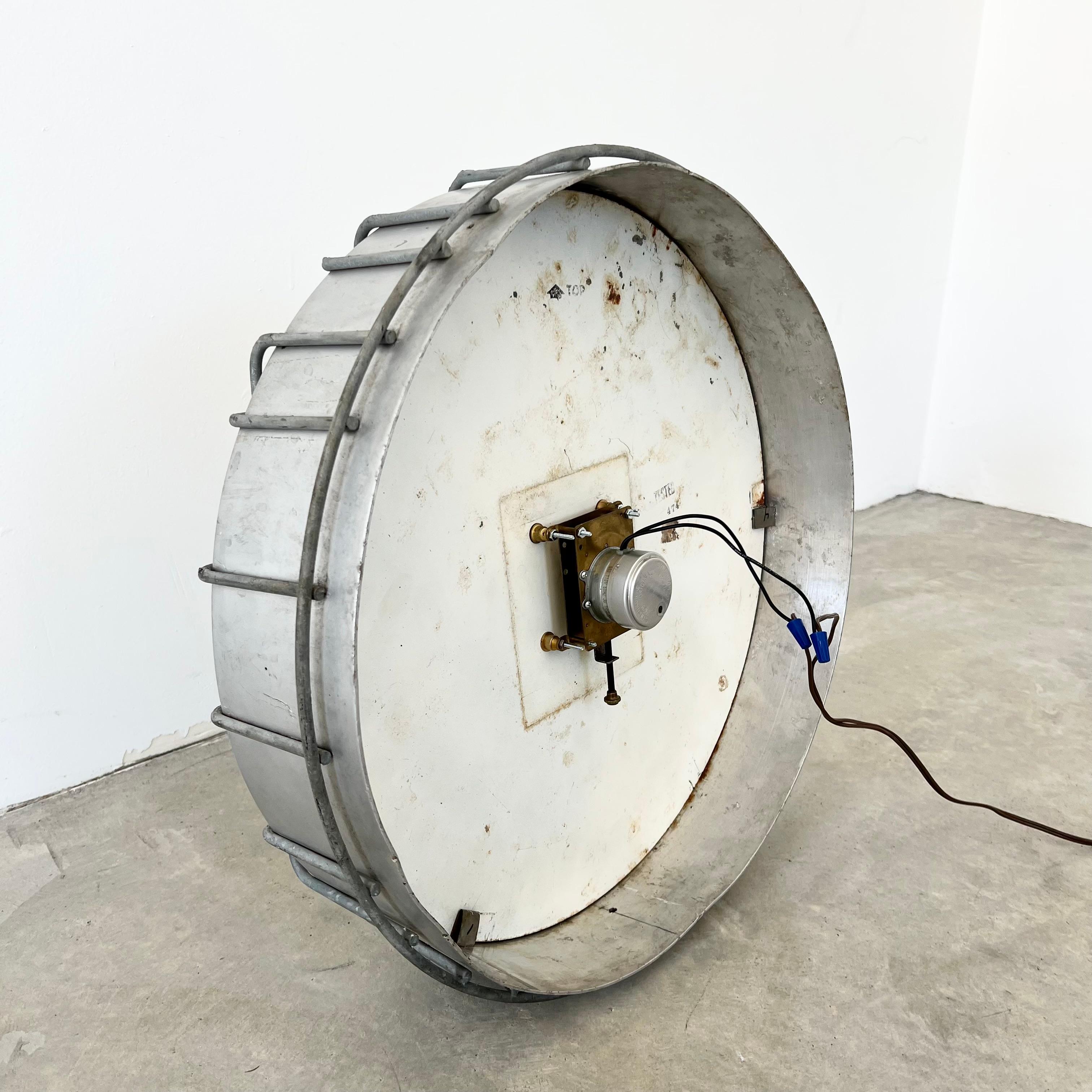 Gefangenenuhr mit Käfig, 1960er Jahre USA im Angebot 4