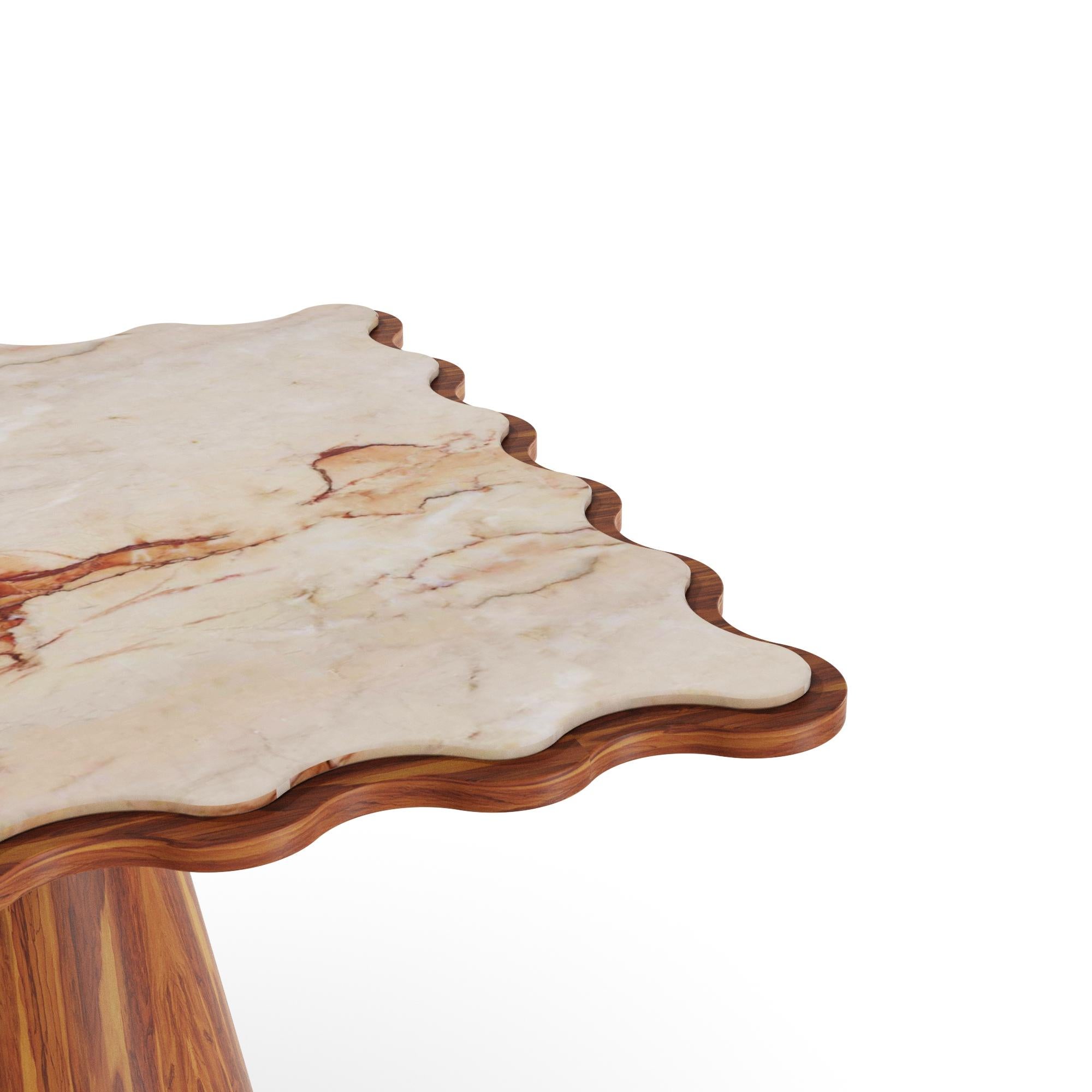 Tavolo da pranzo per esterni Cagliari in Wood Wood Iroko con piano in marmo rosa Egeo In condizioni Nuovo in vendita a Carvalhosa, PT