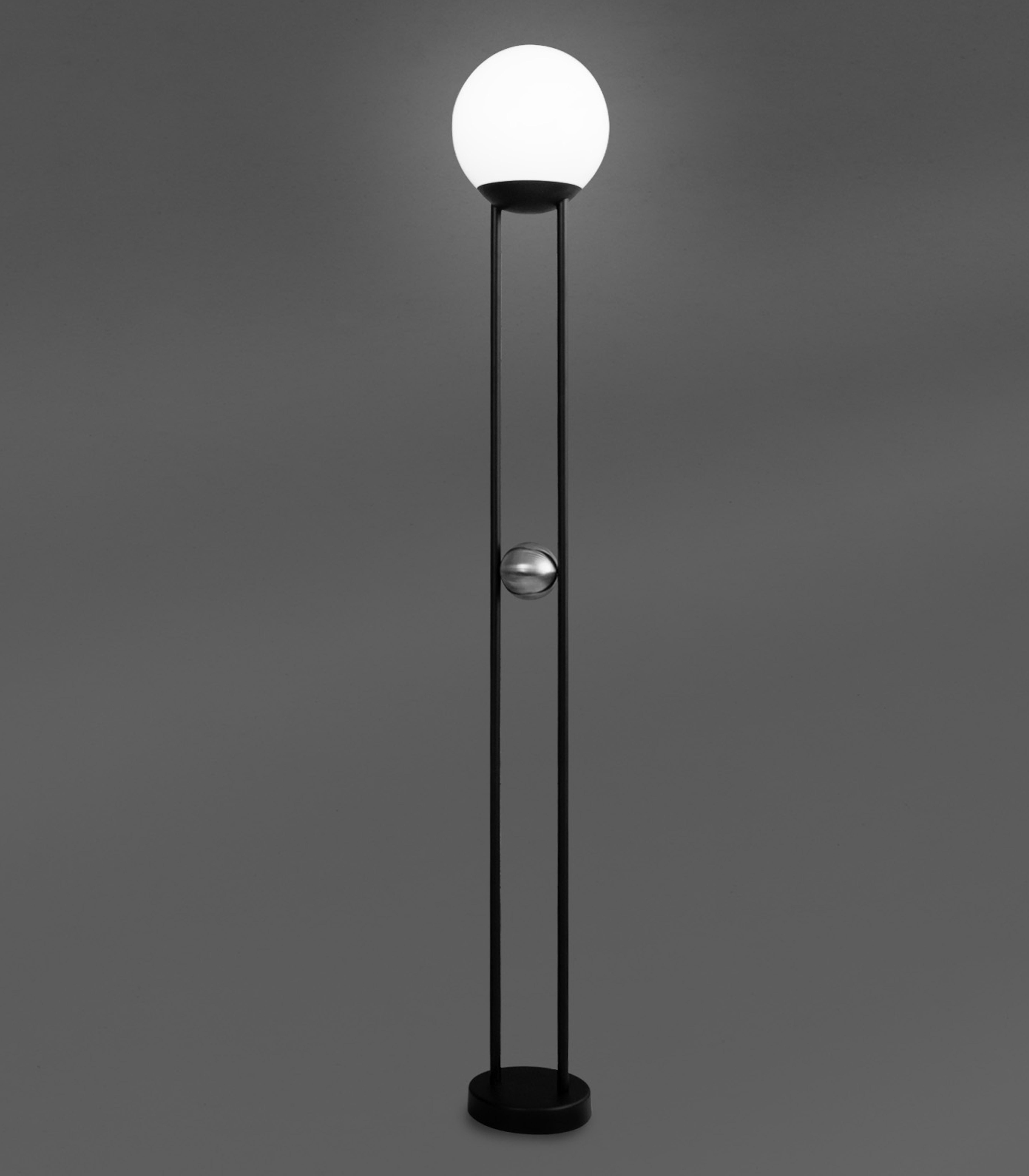 Caída Libre Floor Lamp by Saadia Design
Dimensions: Ø 25 x H 170 cm.
Materials: Powder-coated metal and rotomolded plastic.

All our lamps can be wired according to each country. If sold to the USA it will be wired for the USA for instance. Please