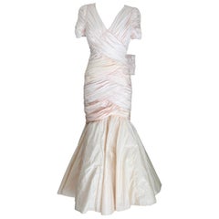 Vintage Meerjungfrauen-Hochzeitskleid aus rosa Seide mit kurzen Ärmeln 1980er