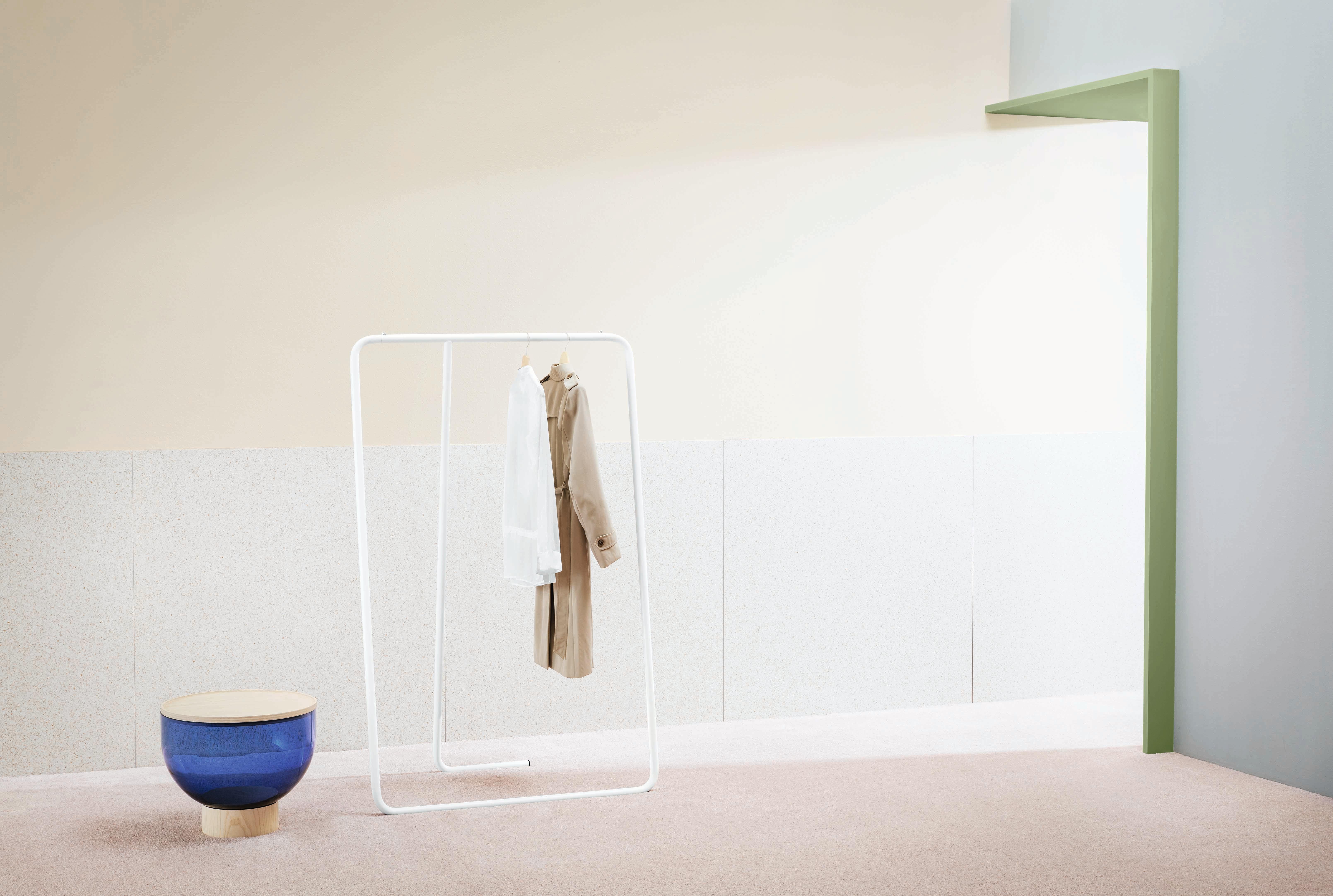 This Resealable standing coat hanger with 30mm-thick metal tube structure, lacquered in 9 color finishes available.
 
Born in 1980 in Verona, Designer Paolo Cappello graduated in Industrial Design at Politecnico di Milano. Aftera three year