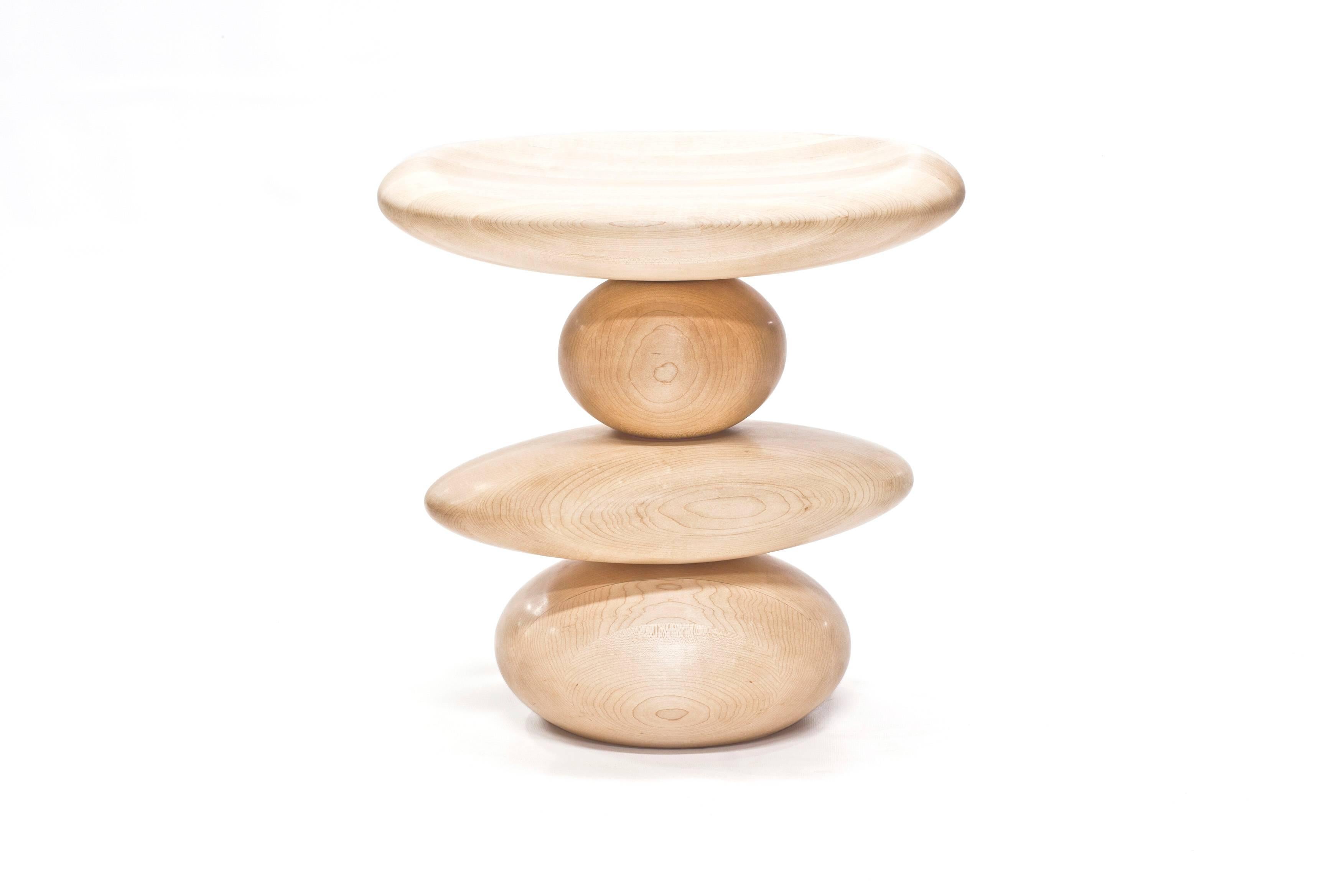 Cairn-Hocker aus geöltem Ahornholz von Alvaro Uribe für Wooda (Moderne) im Angebot