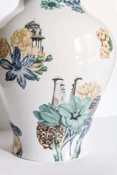 Le Caire:: vase en porcelaine contemporain avec motif décoratif par Vito Nesta