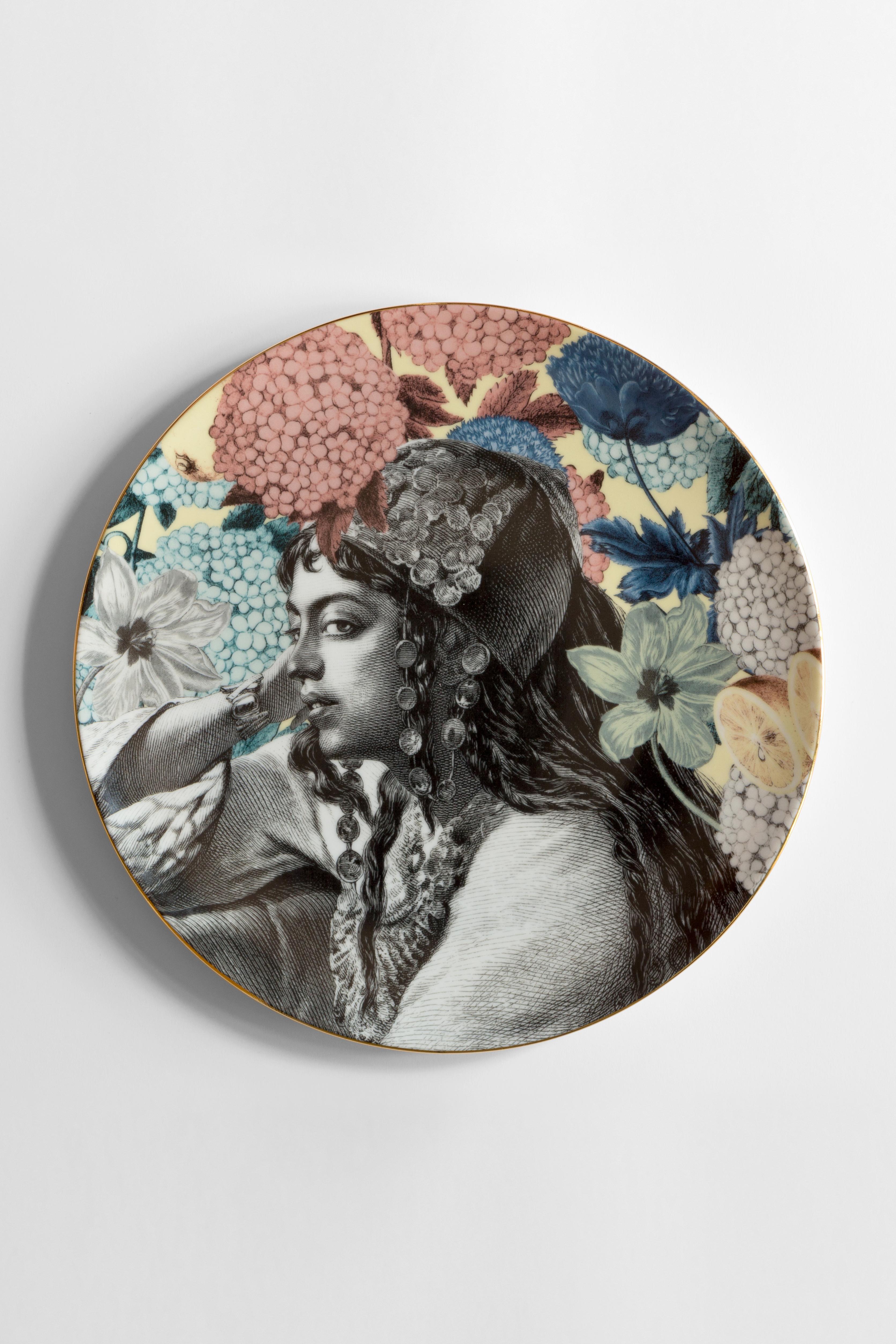 Italian Cairo, Six Contemporary Porcelain Dinner Plates with Decorative Design For Sale