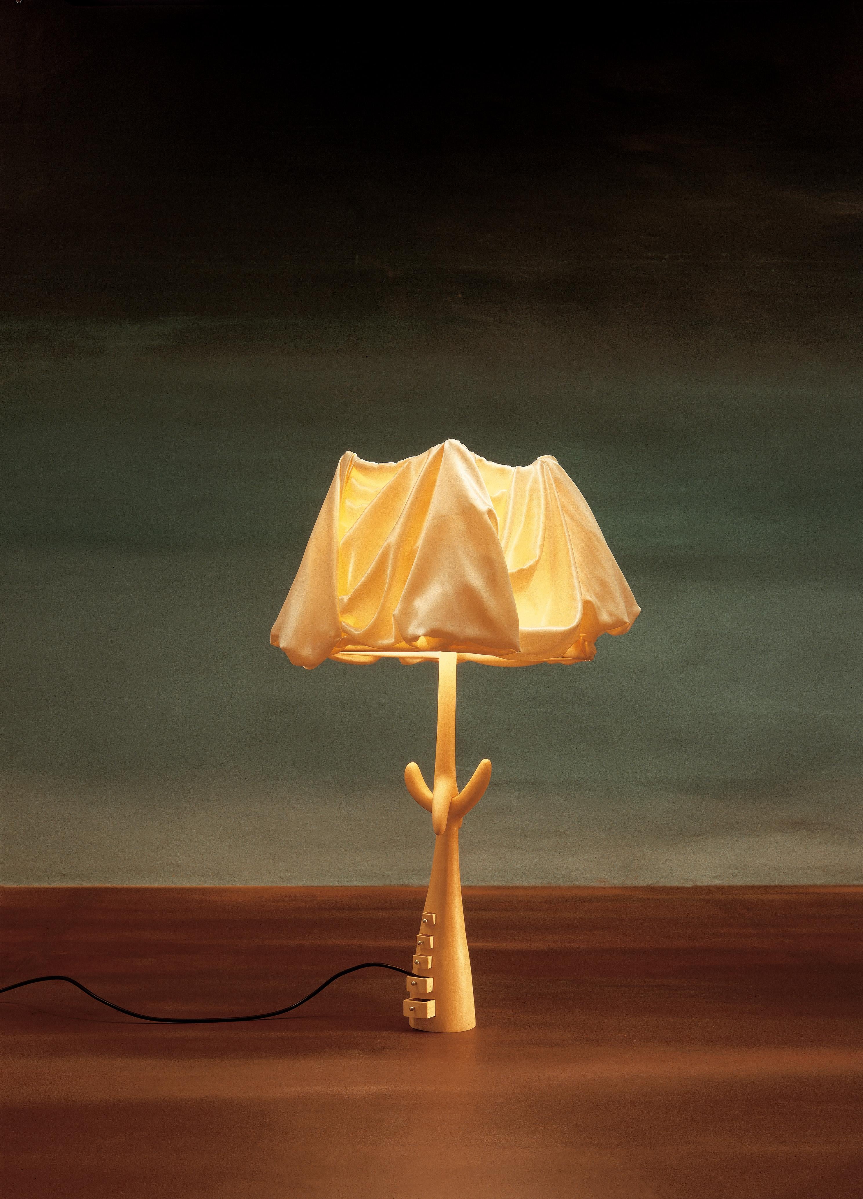 Espagnol Salvador Dalí Cajones  Sculpture Lampe à abat-jour en lin en vente