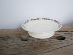 Plato de pastel a pie, antiguo compotier junto a la fábrica de Longchamp, Francia