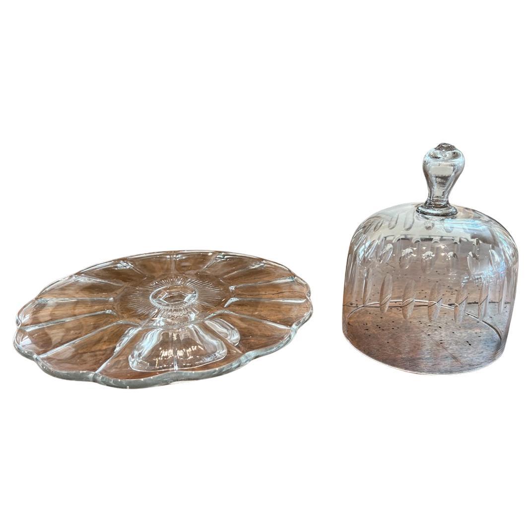 Indulge in the art of elegant presentation with this Glass Footed Cake Plate with Glass Cloche. Perfect for showcasing your delicious creations, this set combines timeless beauty with practical functionality, making it a stunning addition to any