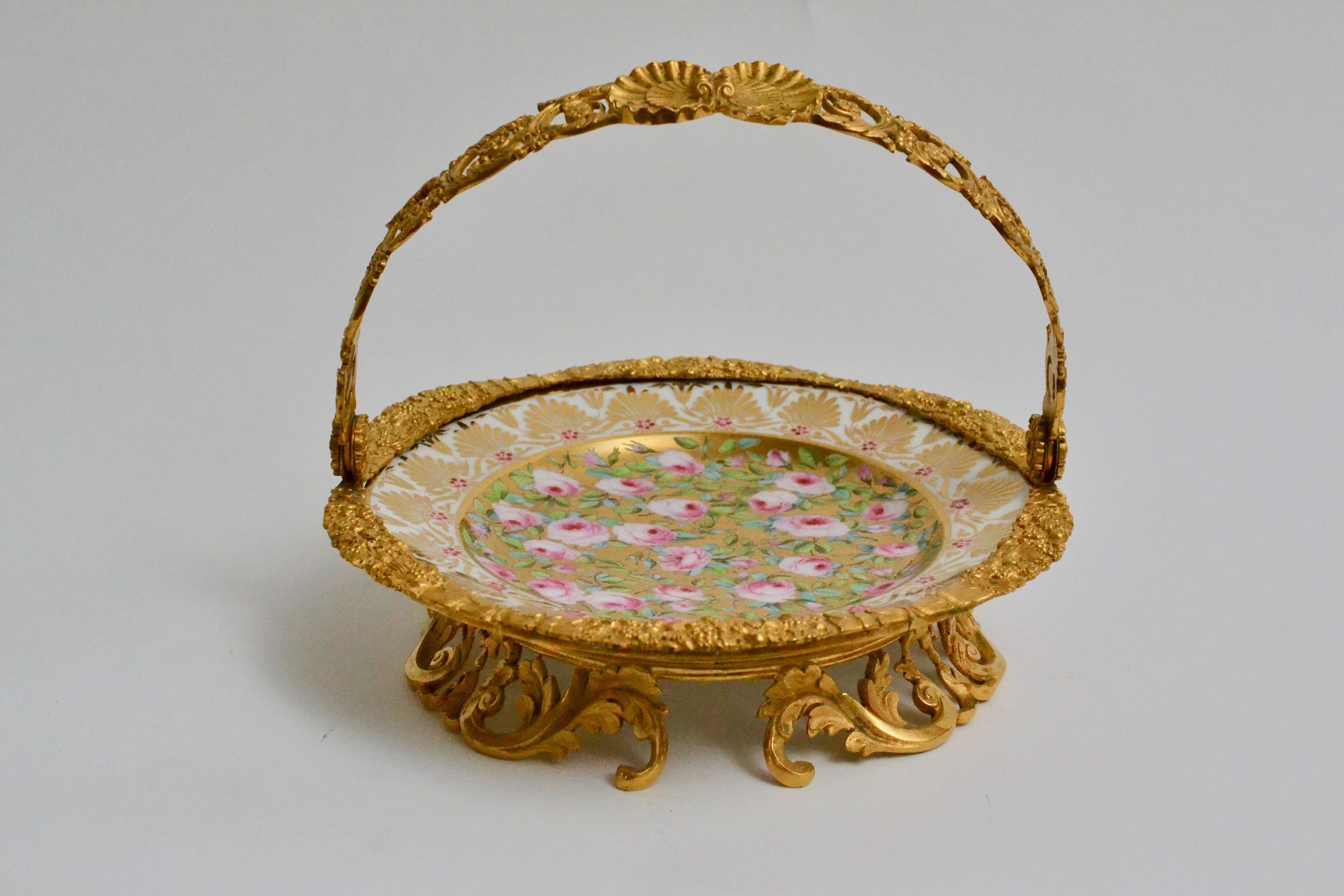 Cake Stand Ormolu Mounted Painted Porcelain Plate with a Gilt Bronze Handle In Excellent Condition In Stockholm, SE