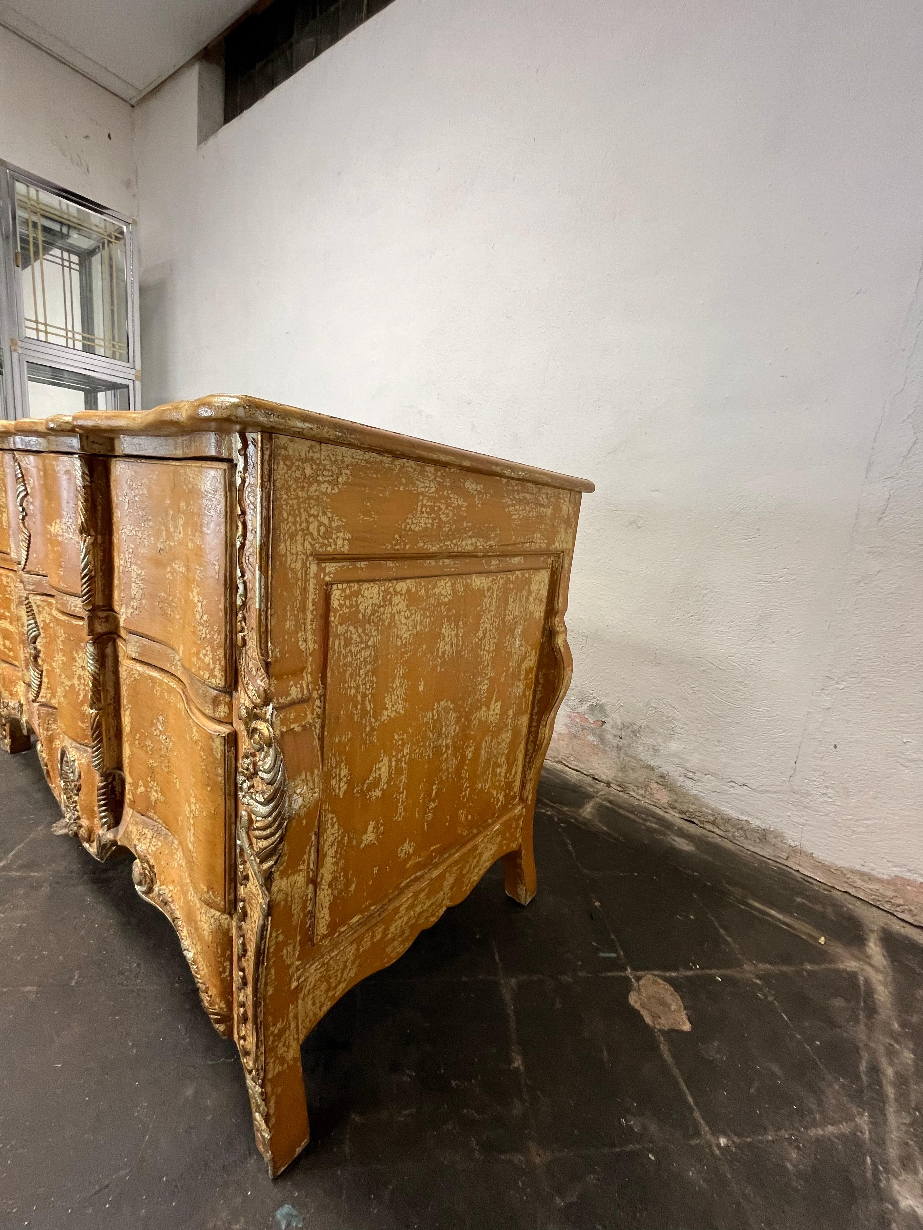 Legno Cassettiera Cal-Mode in stile provinciale francese in vendita