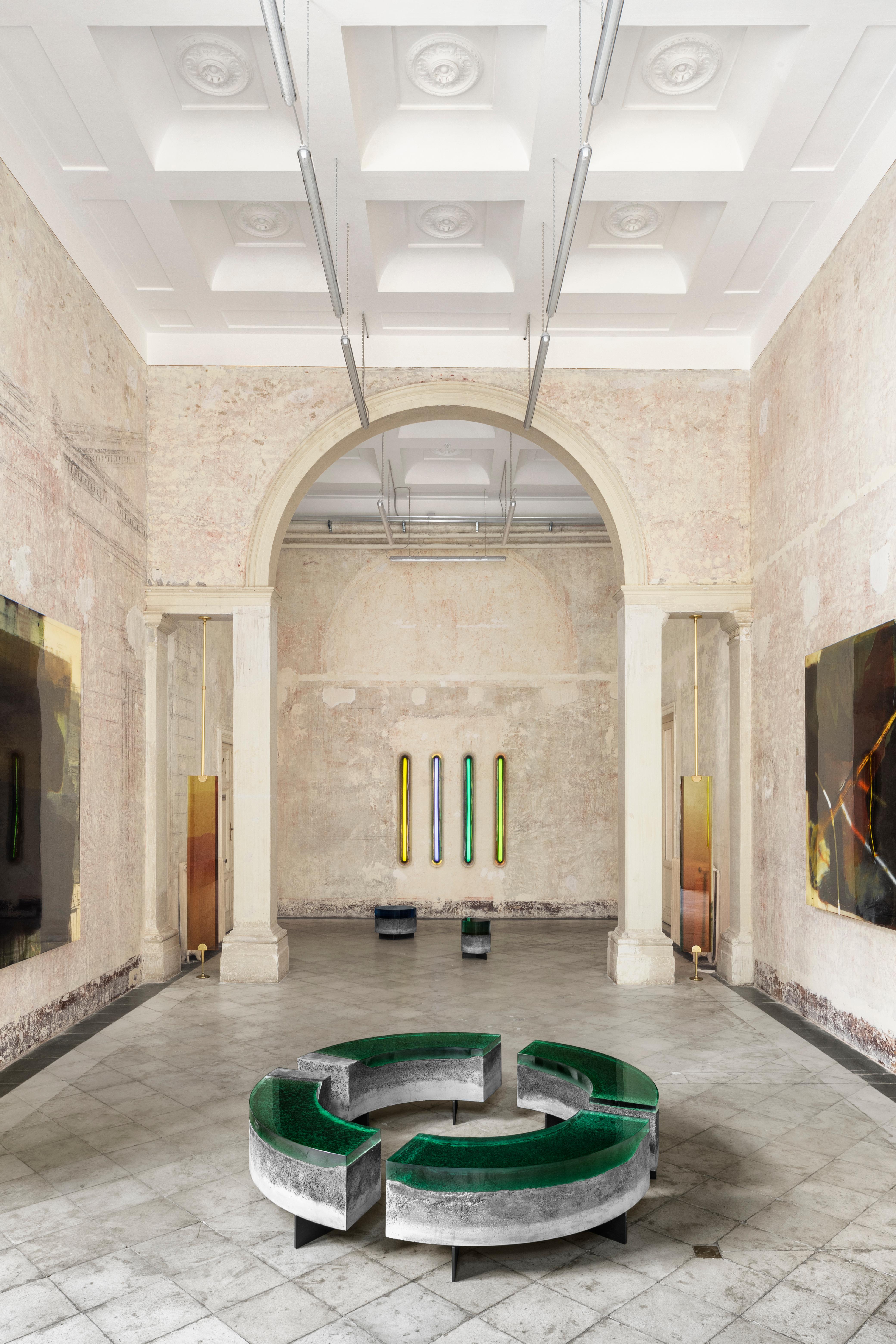 XXIe siècle et contemporain Banc Cala par Draga&Aurel Résine et béton, 21e siècle en vente