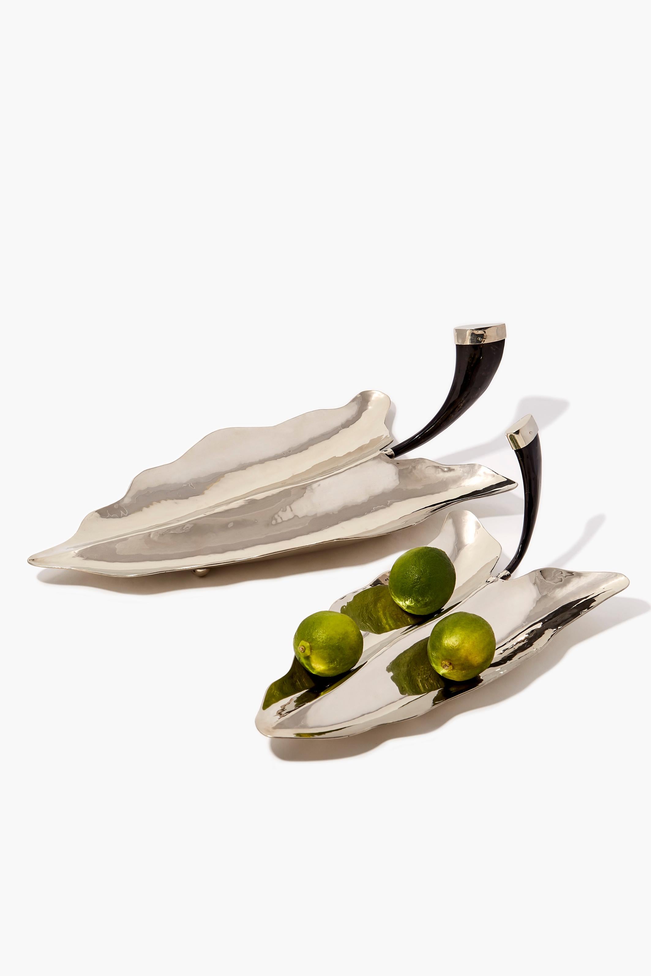 Bandeja grande Cala Leaf, cuerno y alpaca de plata en Nuevo estado para la venta en Buenos Aires, AR