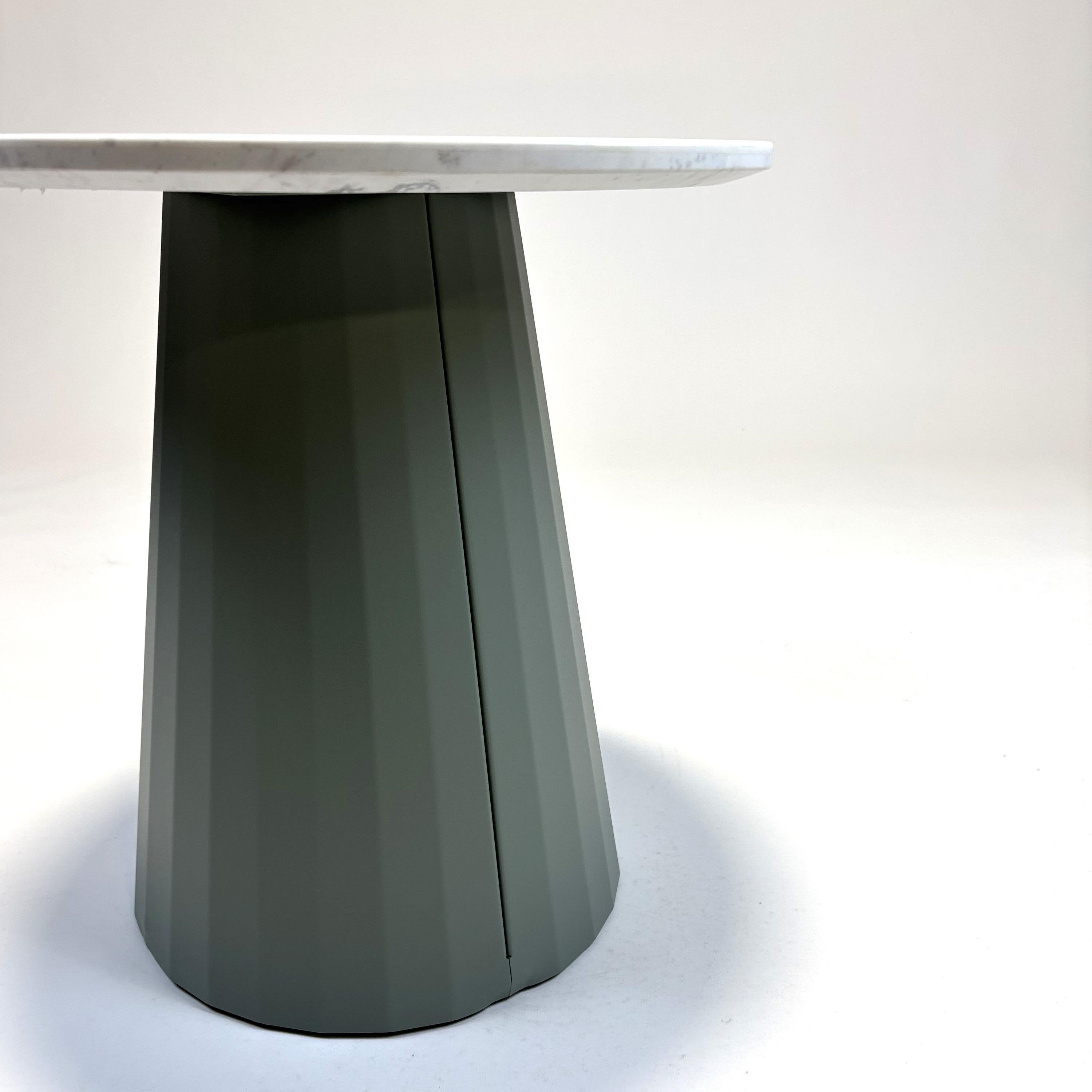 Beistelltisch Cala von Doshi Levien (Aluminium) im Angebot