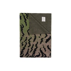 Calabria Cashmere Throw Blanket in Green