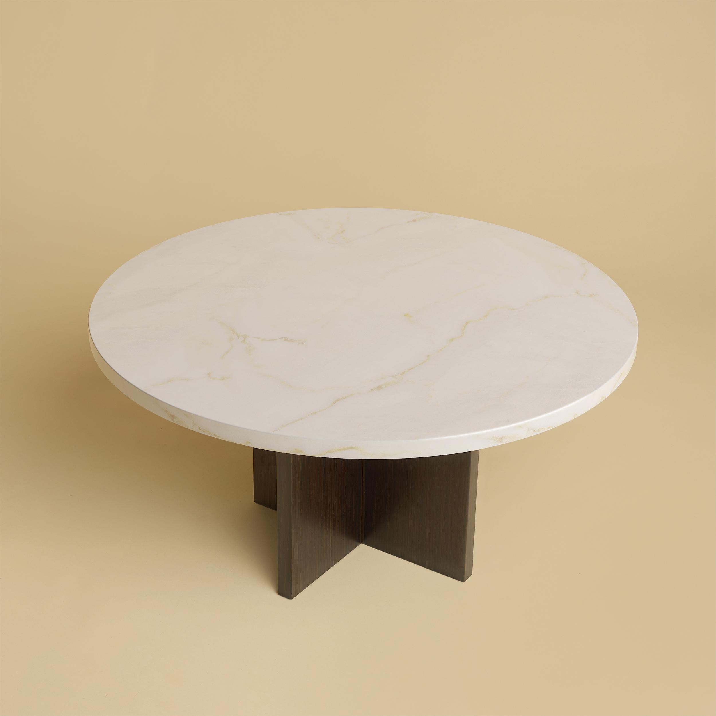 The Tinian coffee table is produced with an oak wood base and Carrara Gold marble top from Tuscany caves . The top is circular and 60cm in diameter, while the base is obtained by gluing oak planks perpendicular to each other.
Artisanal production