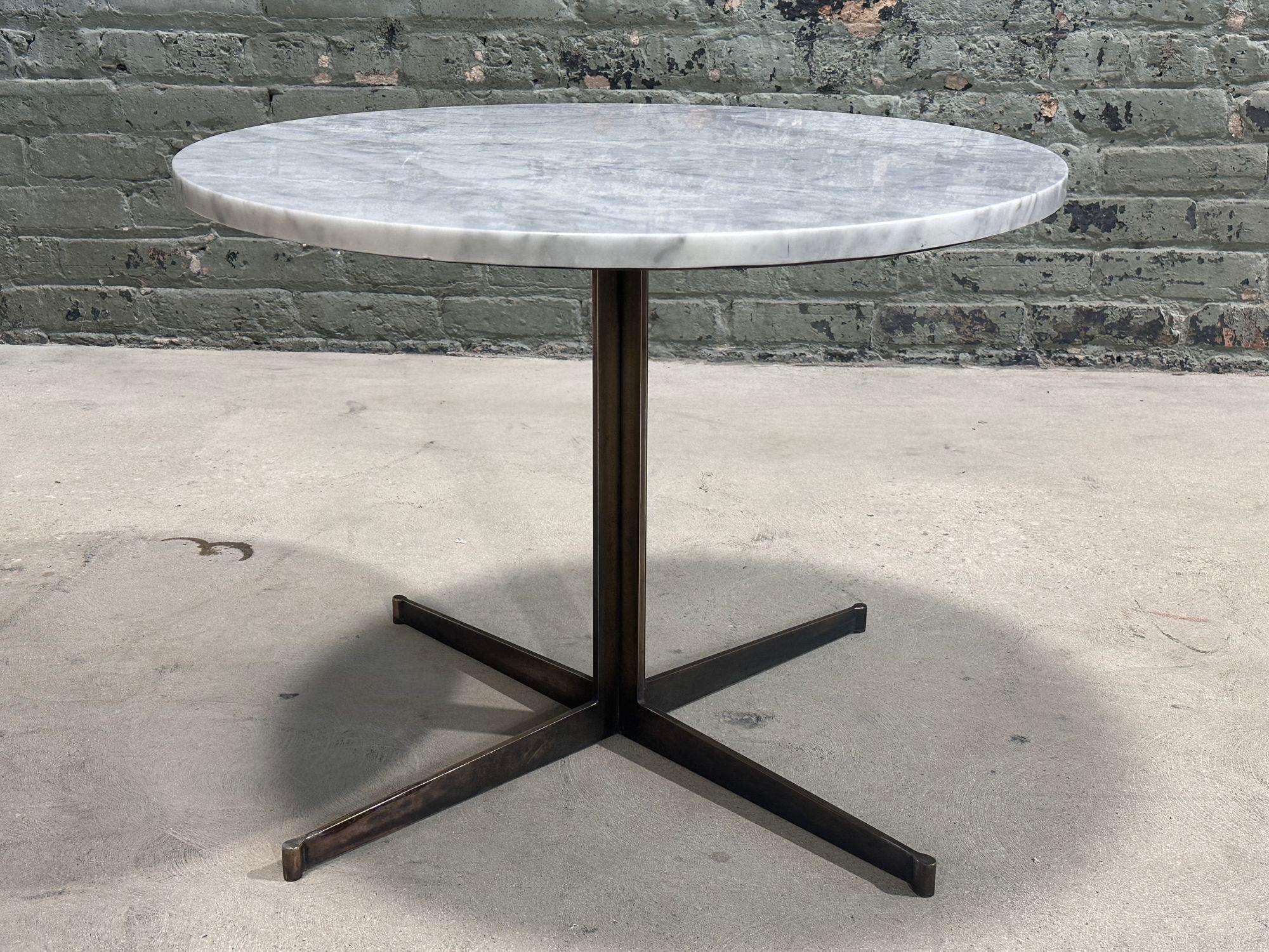 Calacatta Marble and Solid Bronze Base Side/End Table, 1970 For Sale 1