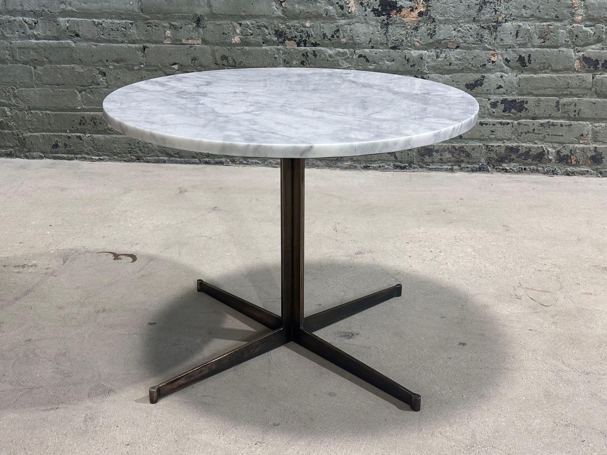 Calacatta Marble and Solid Bronze Base Side/End Table, 1970 For Sale 2